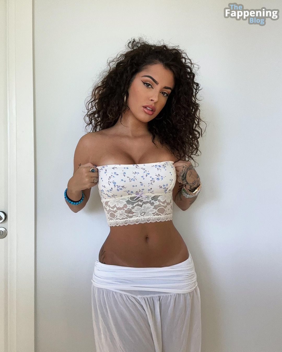 Alluring-Malu-Trevejo-Boobs-and-Cleavage-4-thefappeningblog.com_.jpg