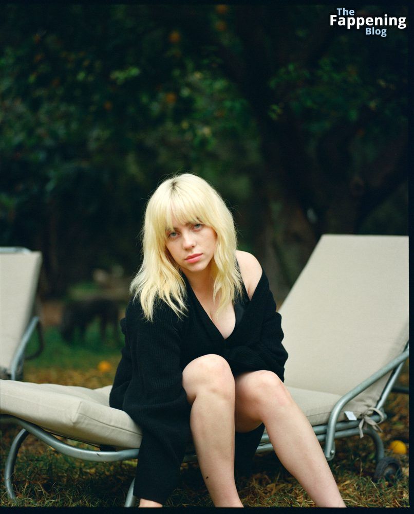 Billie-Eilish-Stunning-Curve-Legs-Feet-Rolling-Stone-23.jpg