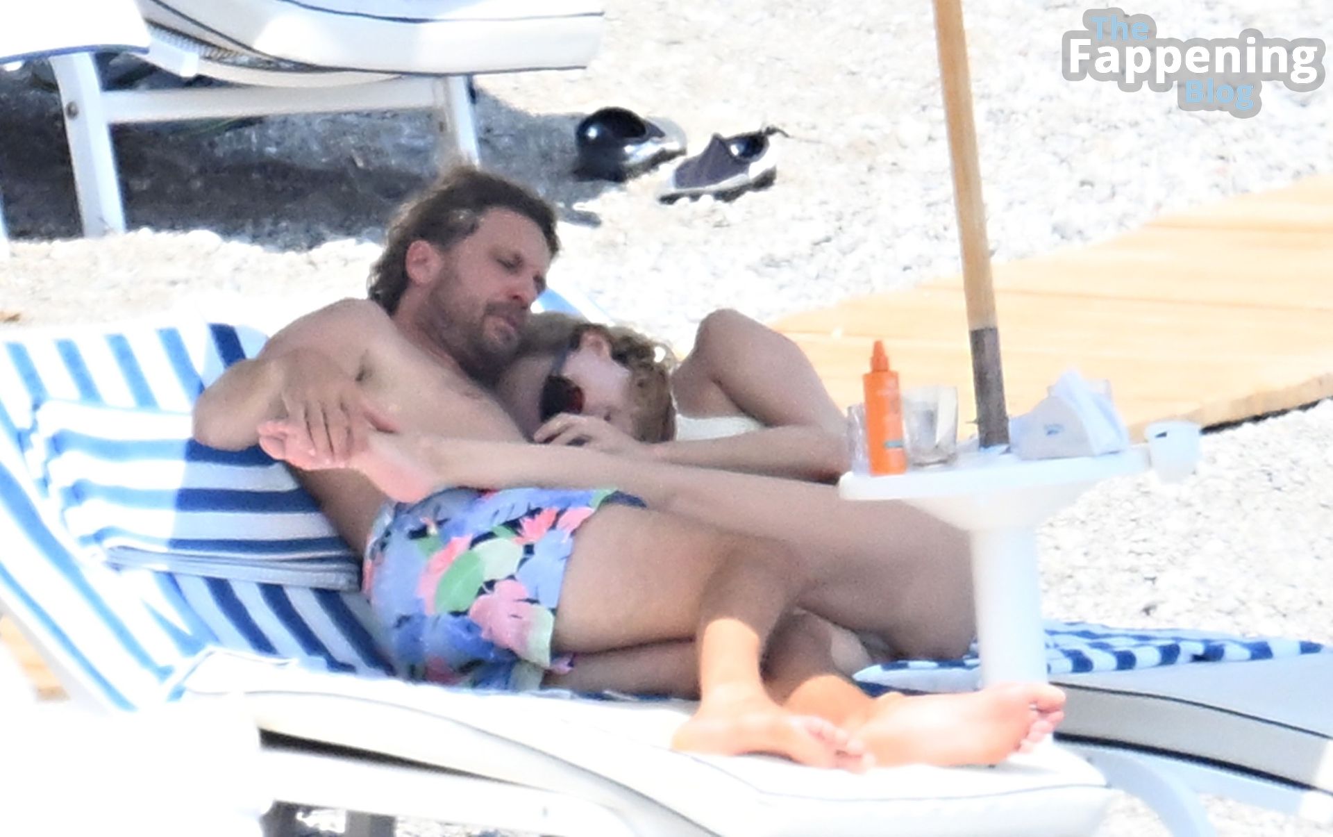 Heather Graham &amp; John de Neufville Pack on the PDA During Their Holiday in the Amalfi Coast (107 Photos)