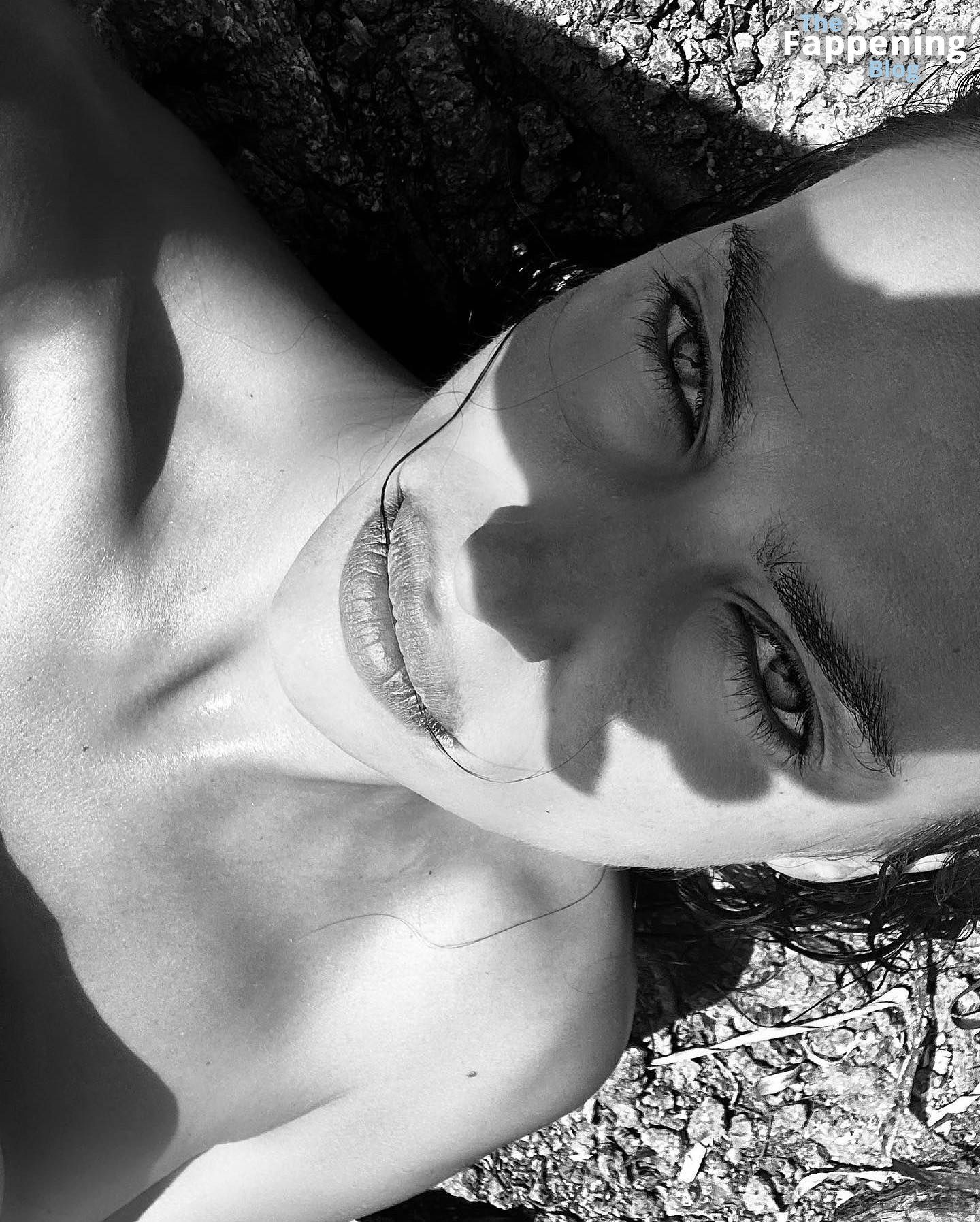 Irina-Shayk-Topless-4-The-Fappening-Blog.jpg