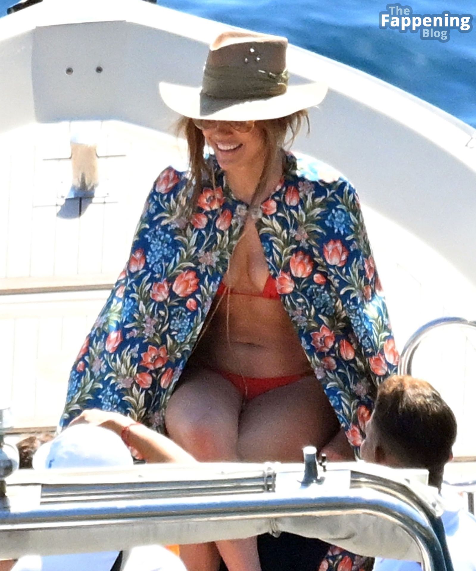 Jennifer Lopez Stuns in Her Red Bikini on Holiday in Positano (34 Photos)