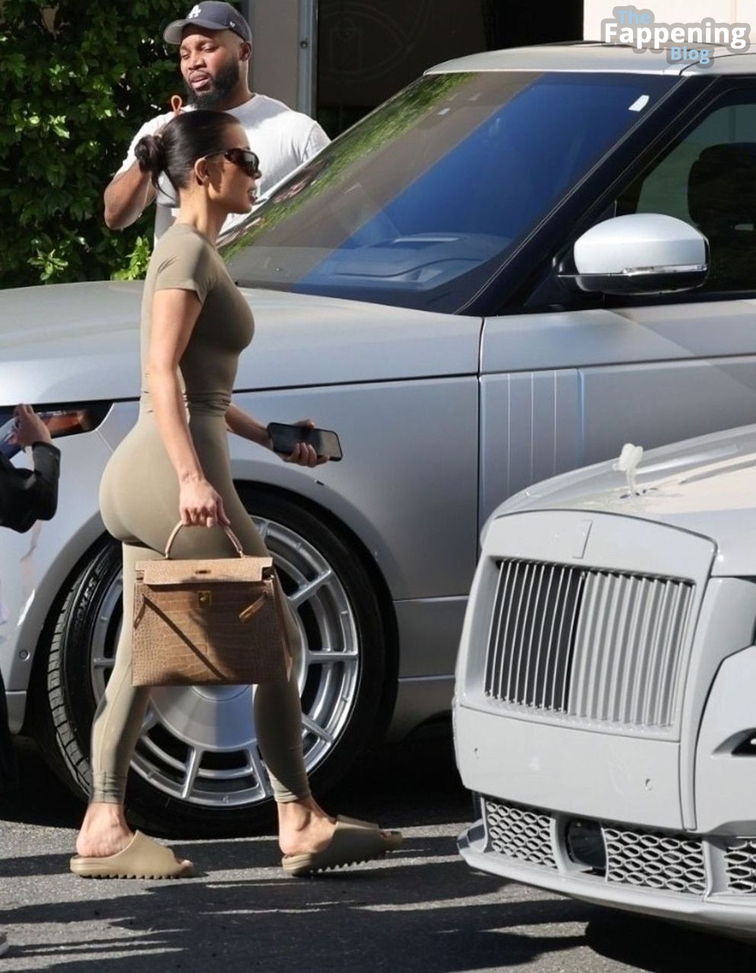 Kim Kardashian Flaunts Her Curves in Thousand Oaks (69 Photos)
