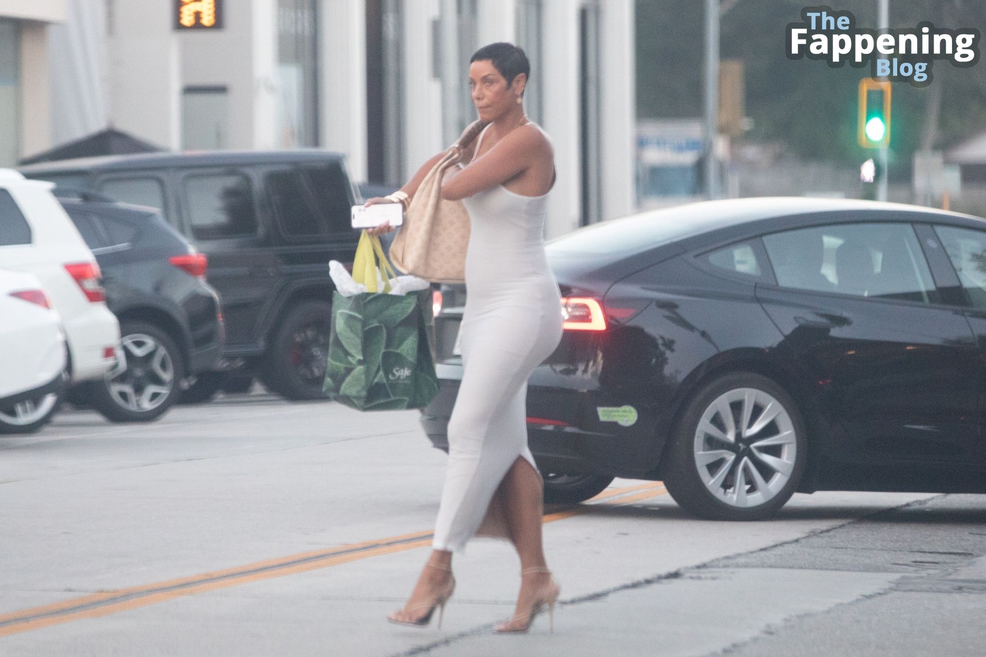 Nicole Murphy is Spotted Arm in Arm with a Mystery Men After Dining at Drakes (45 Photos)