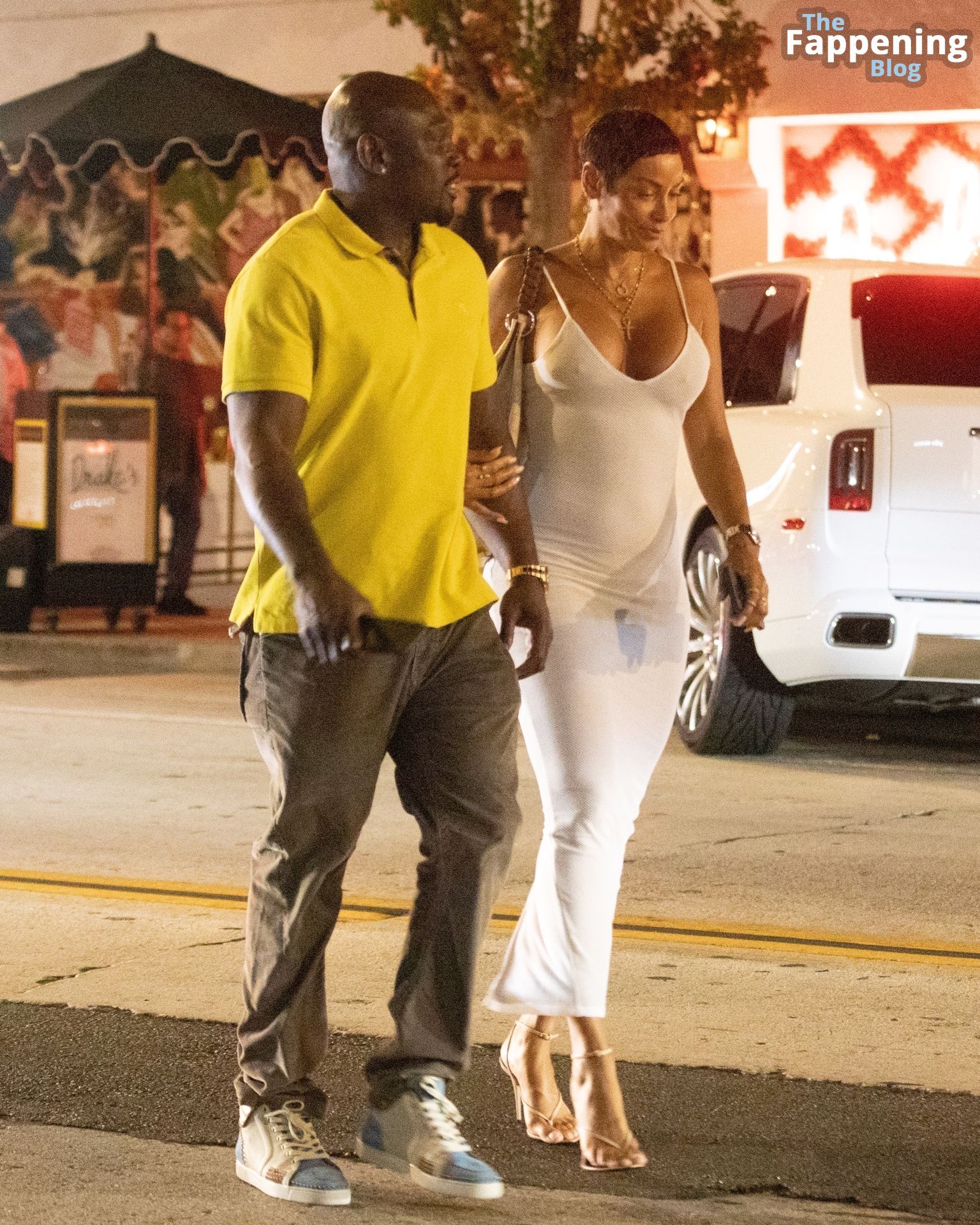 Nicole Murphy is Spotted Arm in Arm with a Mystery Men After Dining at Drakes (45 Photos)
