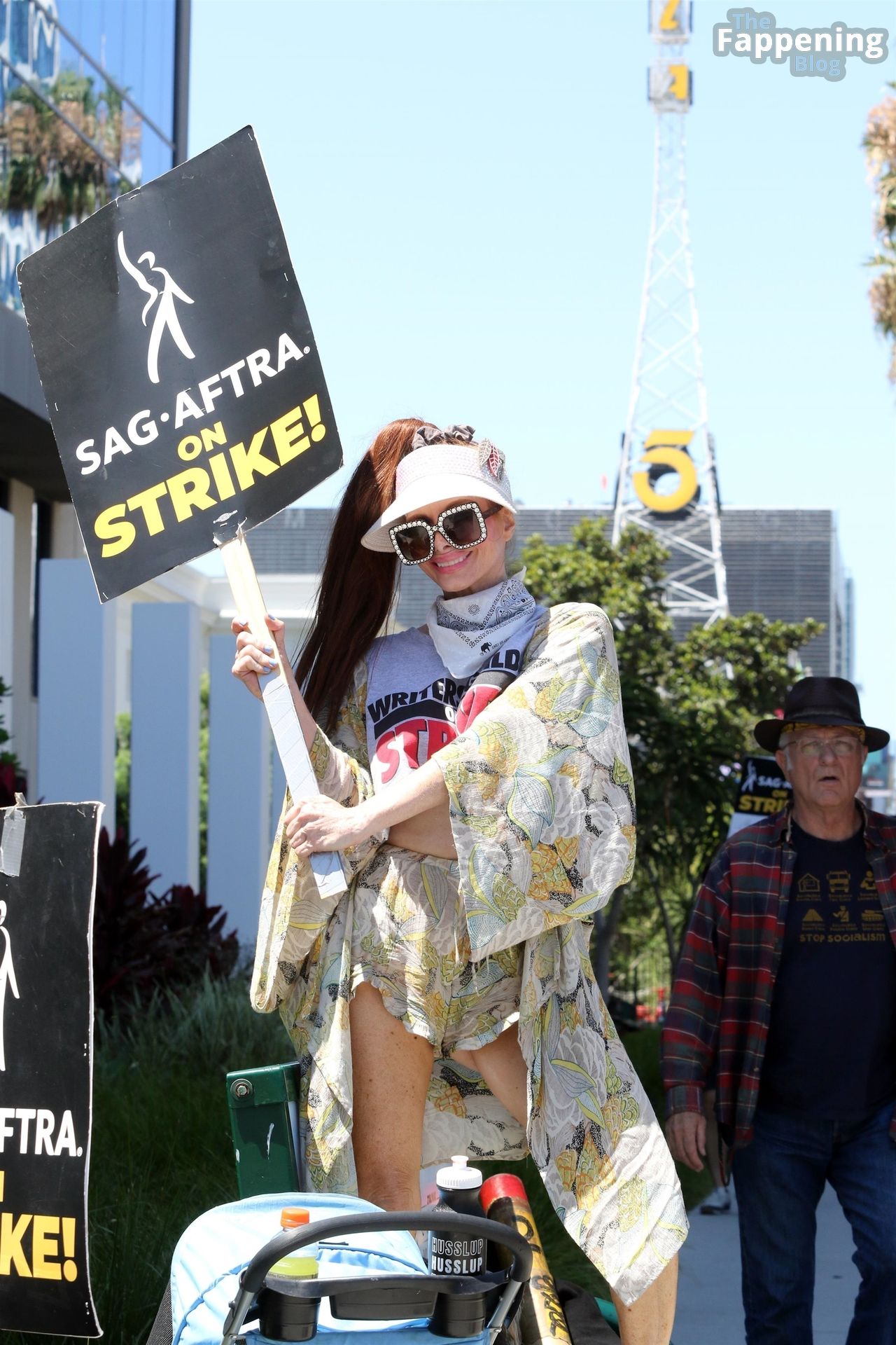 Phoebe Price Supports SAG Strike Outside Netflix’s Office in LA (10 Photos)