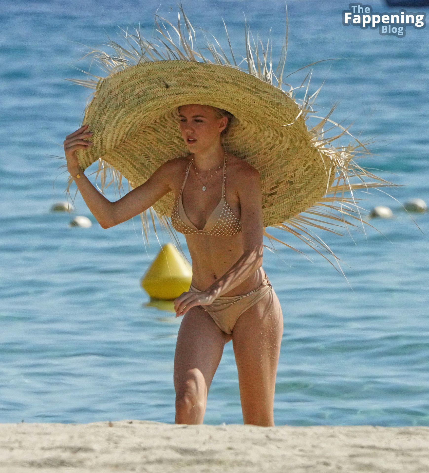 Princess Maria Carolina of Bourbon Enjoys a Day on the Beach in Saint Tropez (75 Photos)