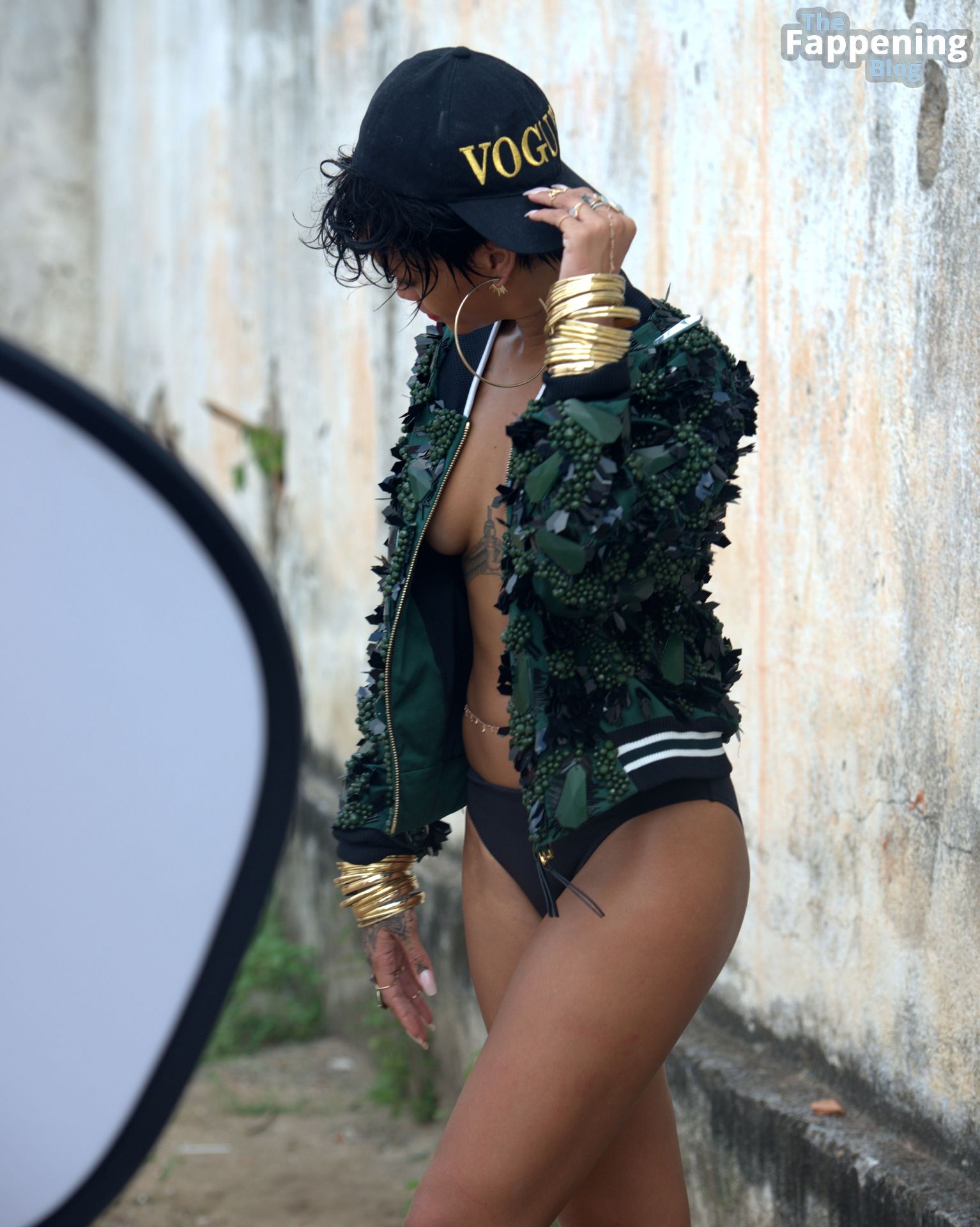 Rihanna-Nude-Sexy-24-The-Fappening-Blog.jpg