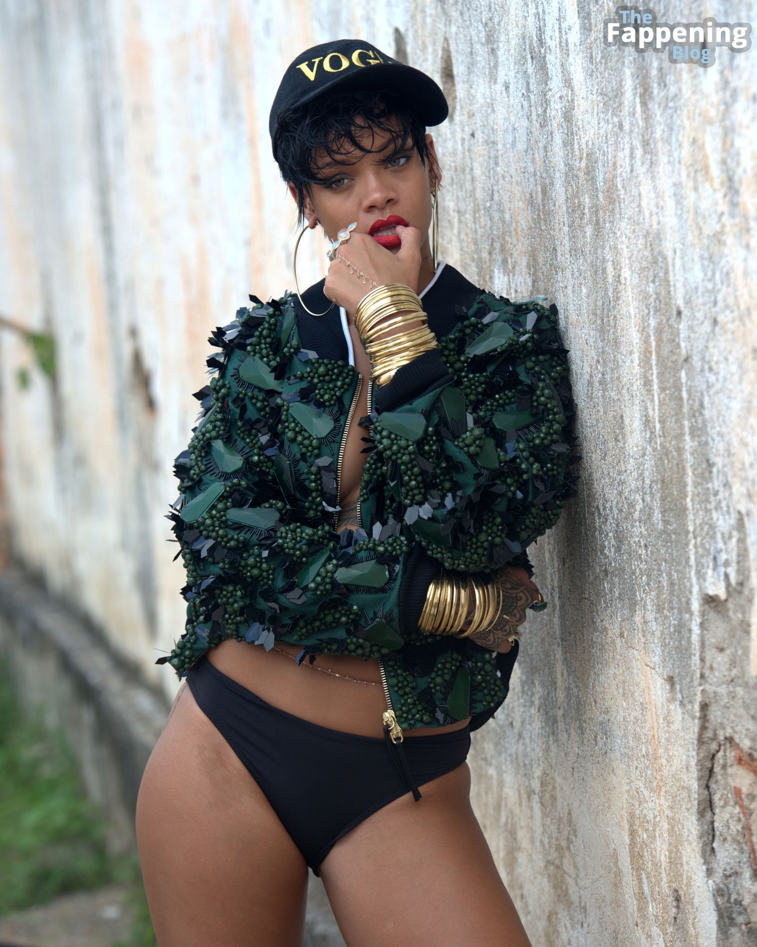Rihanna-Nude-Sexy-27-The-Fappening-Blog.jpg