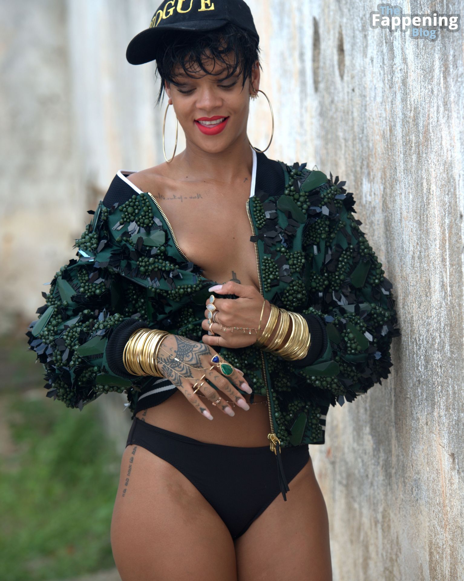 Rihanna-Nude-Sexy-30-The-Fappening-Blog.jpg