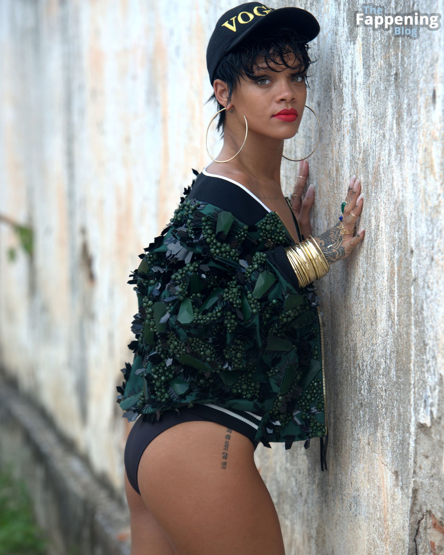Rihanna Nude &amp; Sexy – Vogue Brazil (64 New Outtake Photos)