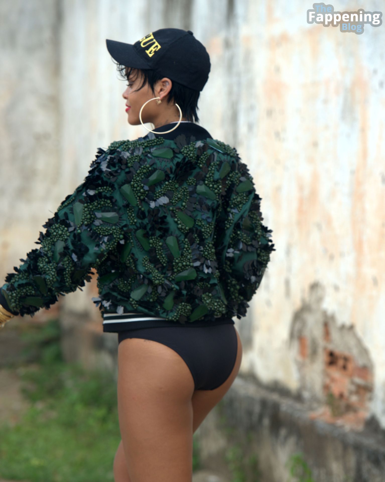 Rihanna-Nude-Sexy-33-The-Fappening-Blog.jpg