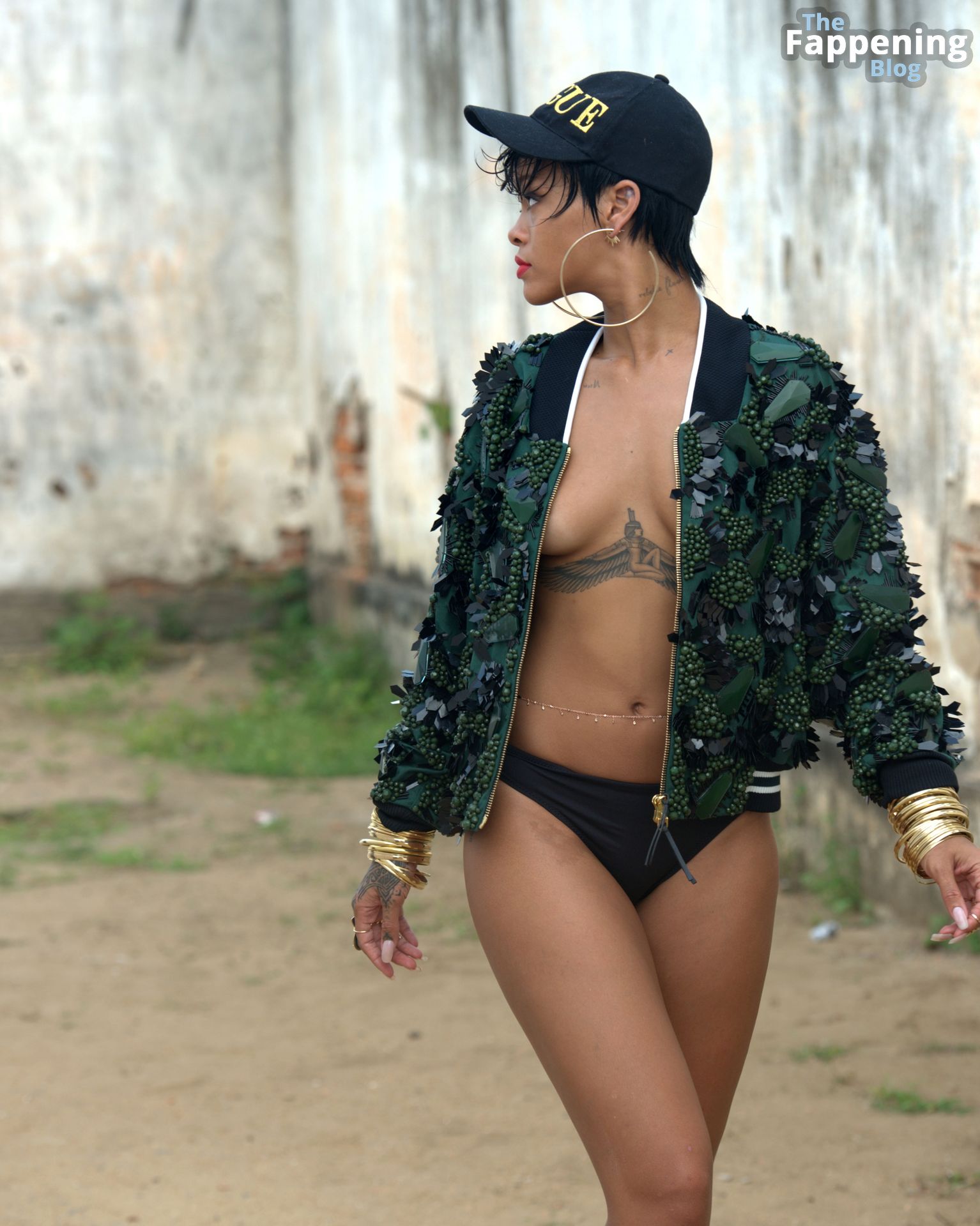 Rihanna-Nude-Sexy-37-The-Fappening-Blog.jpg