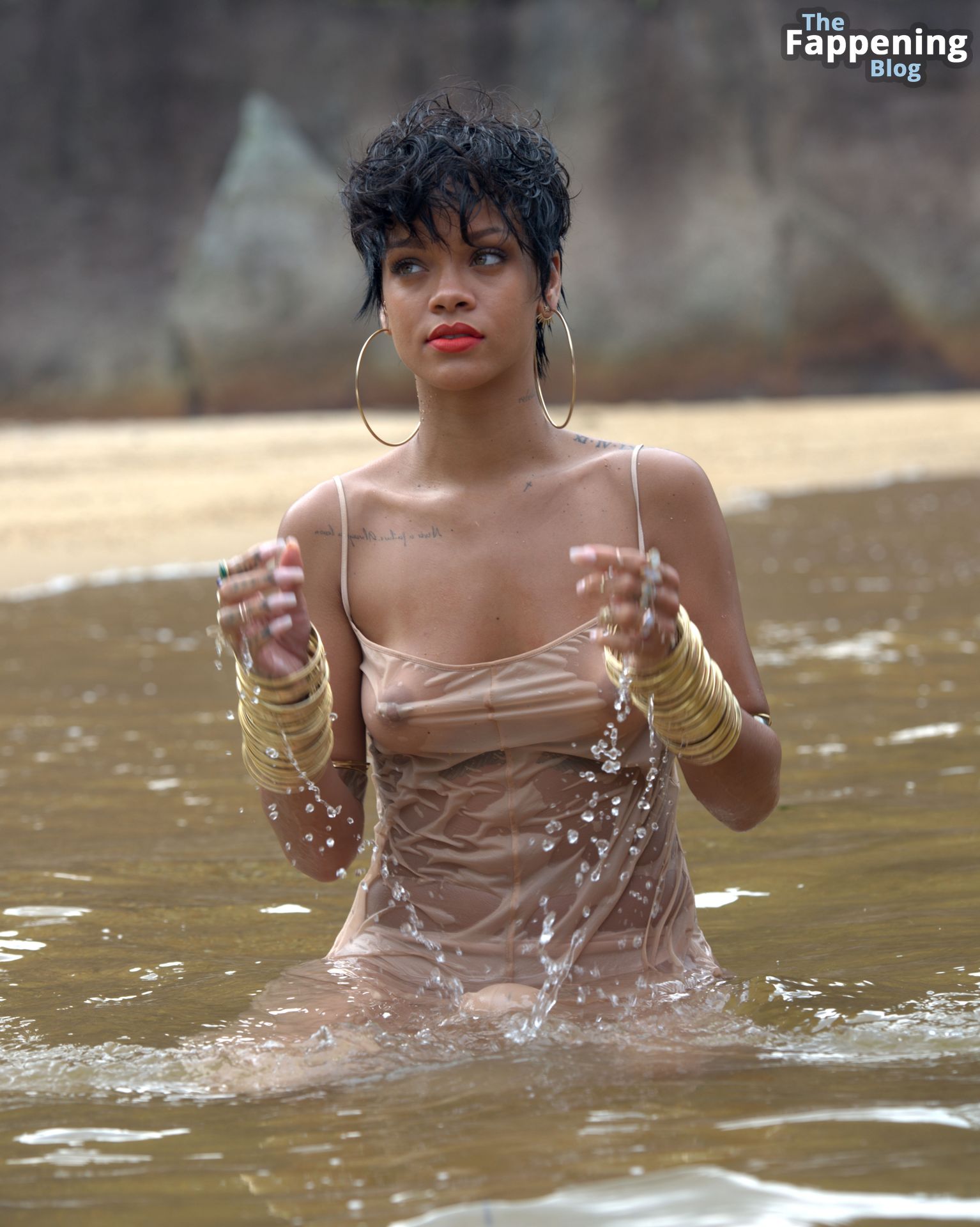 Rihanna Nude &amp; Sexy – Vogue Brazil (64 New Outtake Photos)