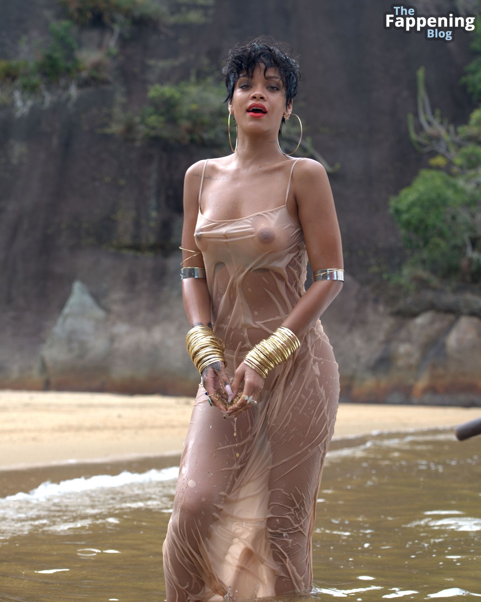 Rihanna-Nude-Sexy-49-The-Fappening-Blog.jpg