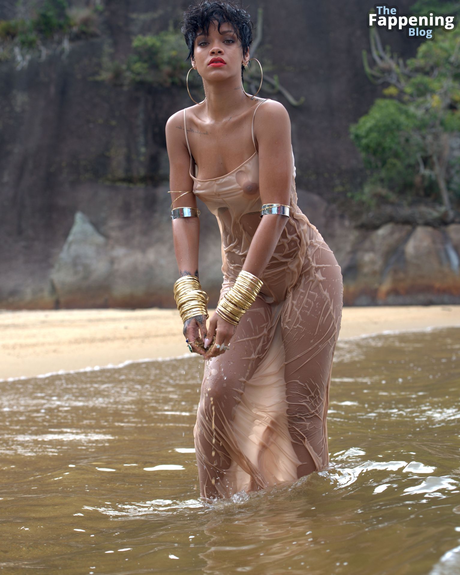Rihanna-Nude-Sexy-51-The-Fappening-Blog.jpg