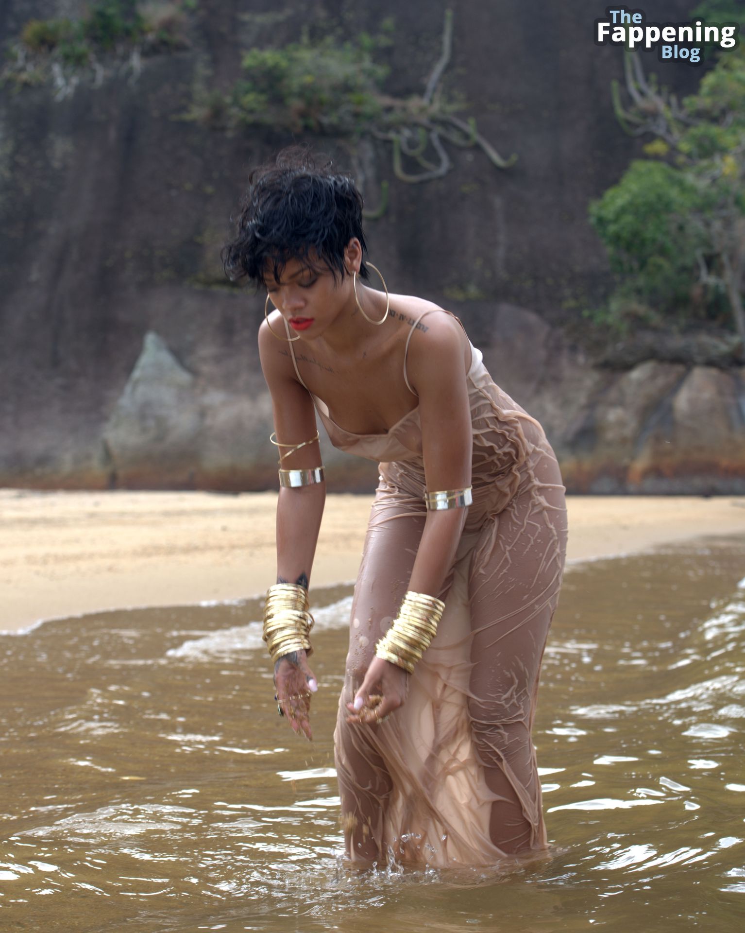 Rihanna-Nude-Sexy-52-The-Fappening-Blog.jpg