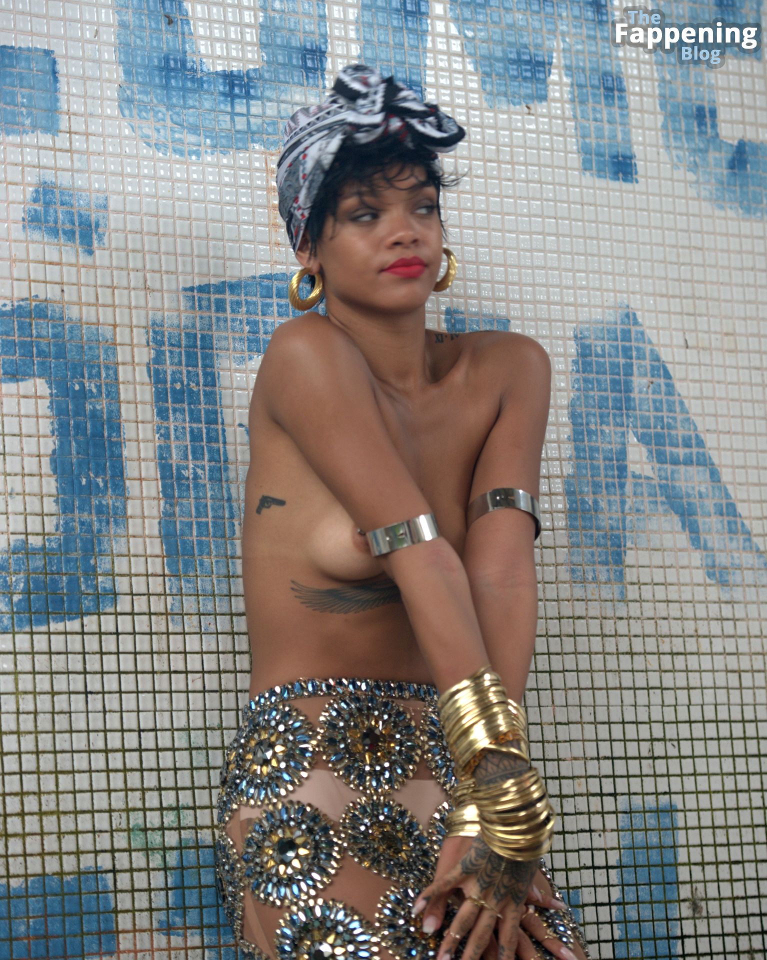 Rihanna-Nude-Sexy-6-The-Fappening-Blog.jpg