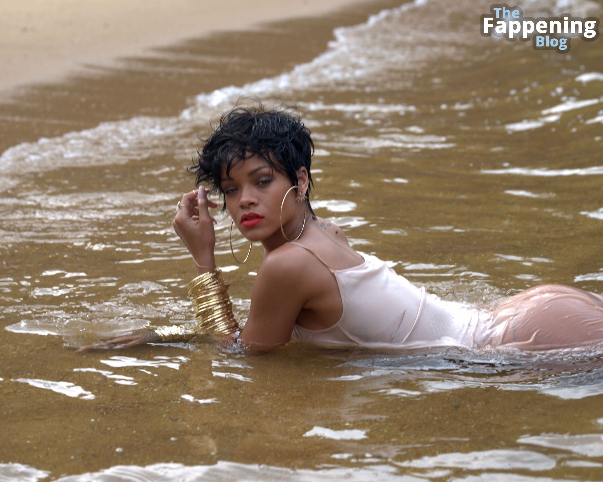 Rihanna-Nude-Sexy-60-The-Fappening-Blog.jpg