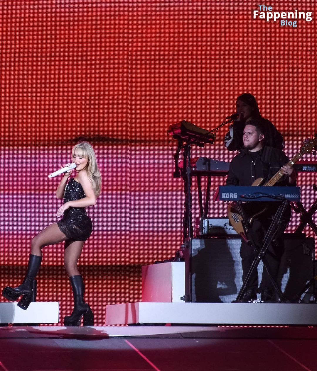 Sabrina Carpenter Looks Hot on Stage at The Eras Tour in Mexico City (19 Photos)