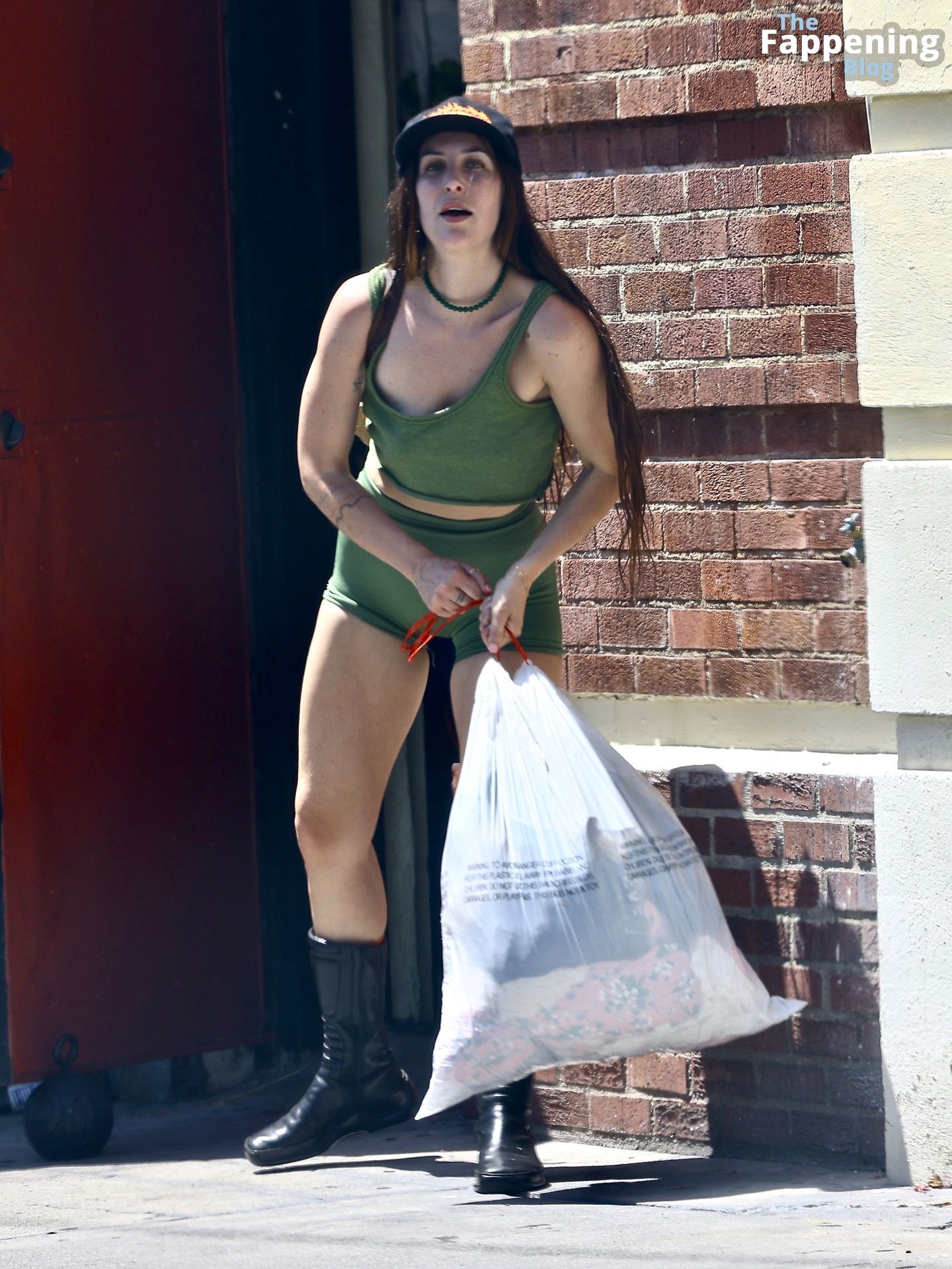 Braless Scout Willis Shows Off Her Sexy Figure in Booty Shorts as She Donates Clothes (19 Photos)