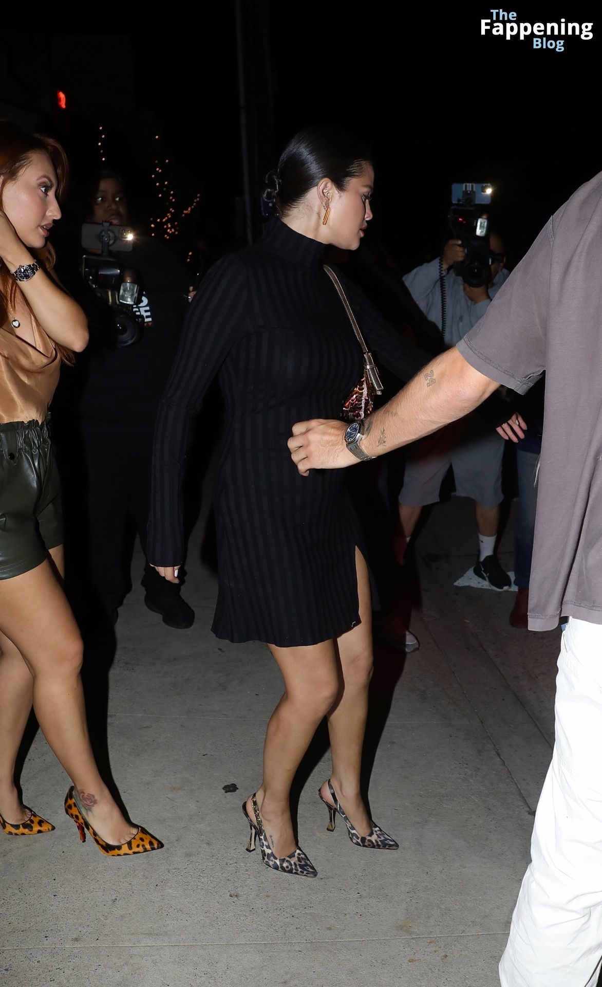 Leggy Selena Gomez Goes Out to Dinner at Giorgio Baldi (130 Photos)