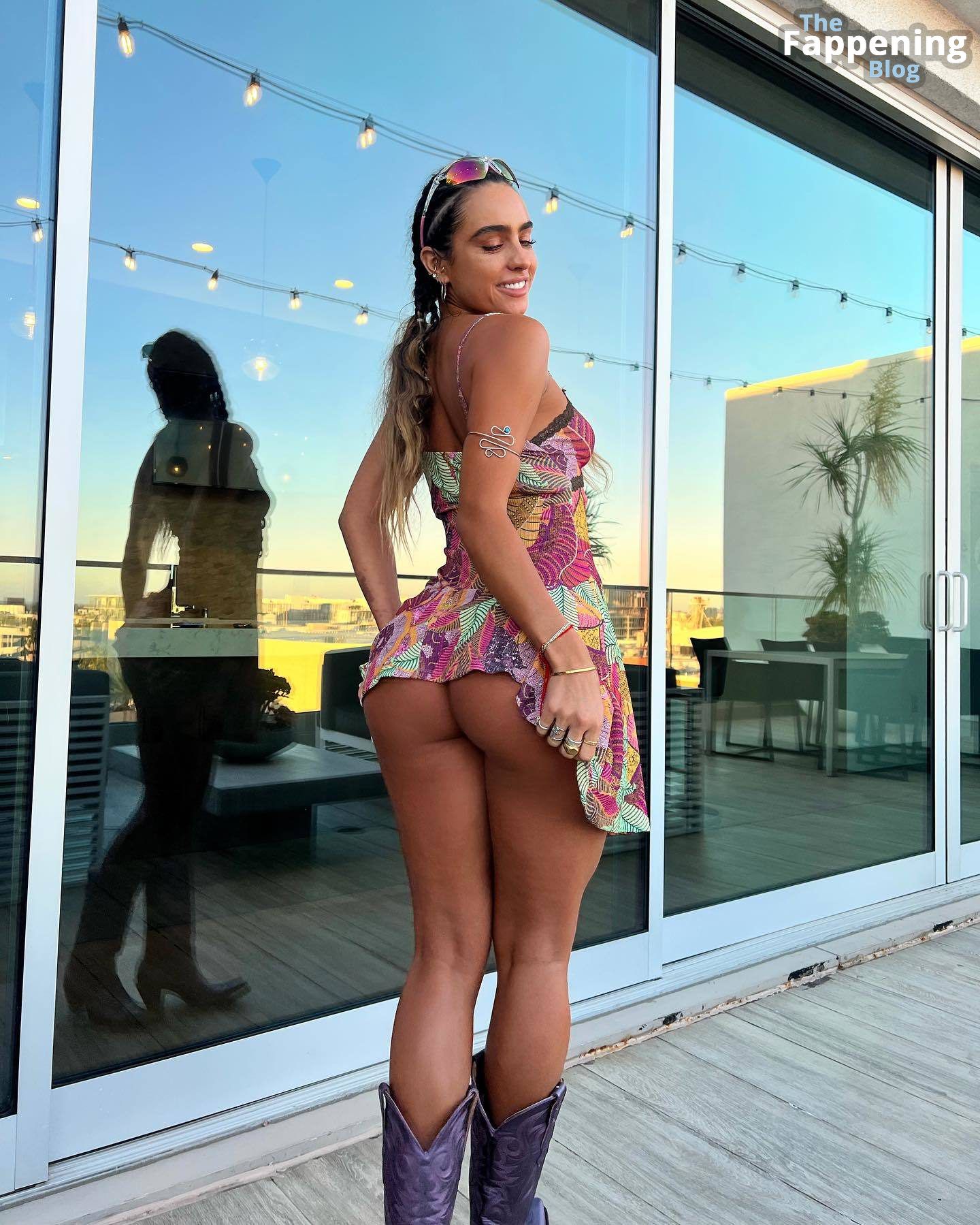 Sommer Ray Shows Off Her Sexy Booty (8 Photos)