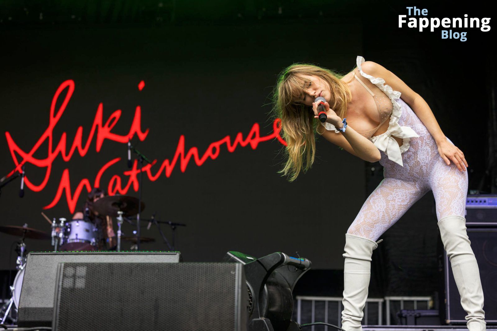 Suki-Waterhouse-Lollapalooza-Bra-Nipples-11-thefappeningblog.com_.jpg