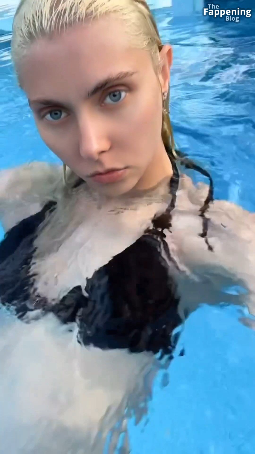 Taylor Momsen Sexy (18 Pics + Video)