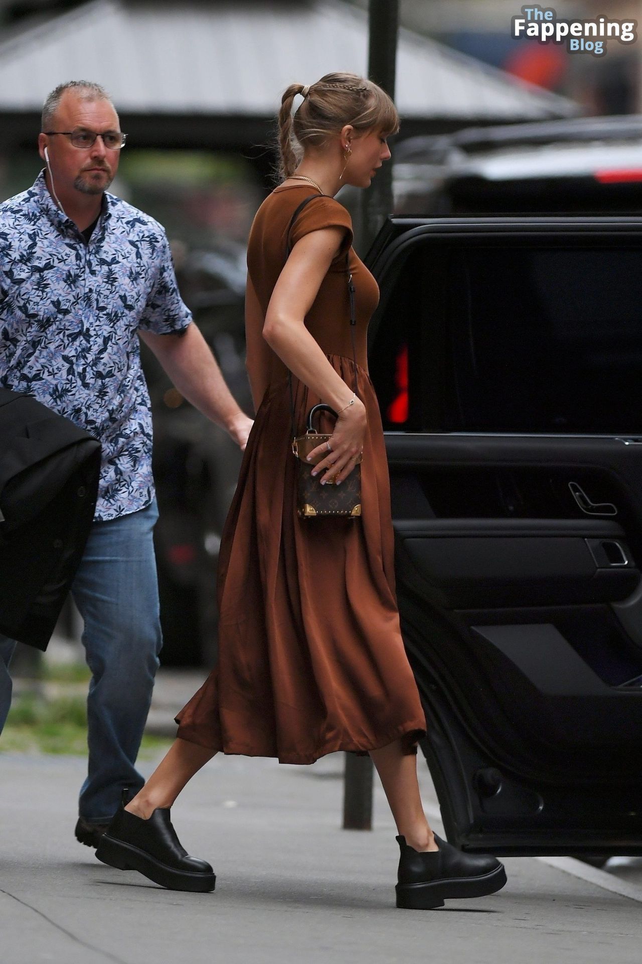 Taylor Swift Looks Stunning at Zero Bond in New York (18 Photos)