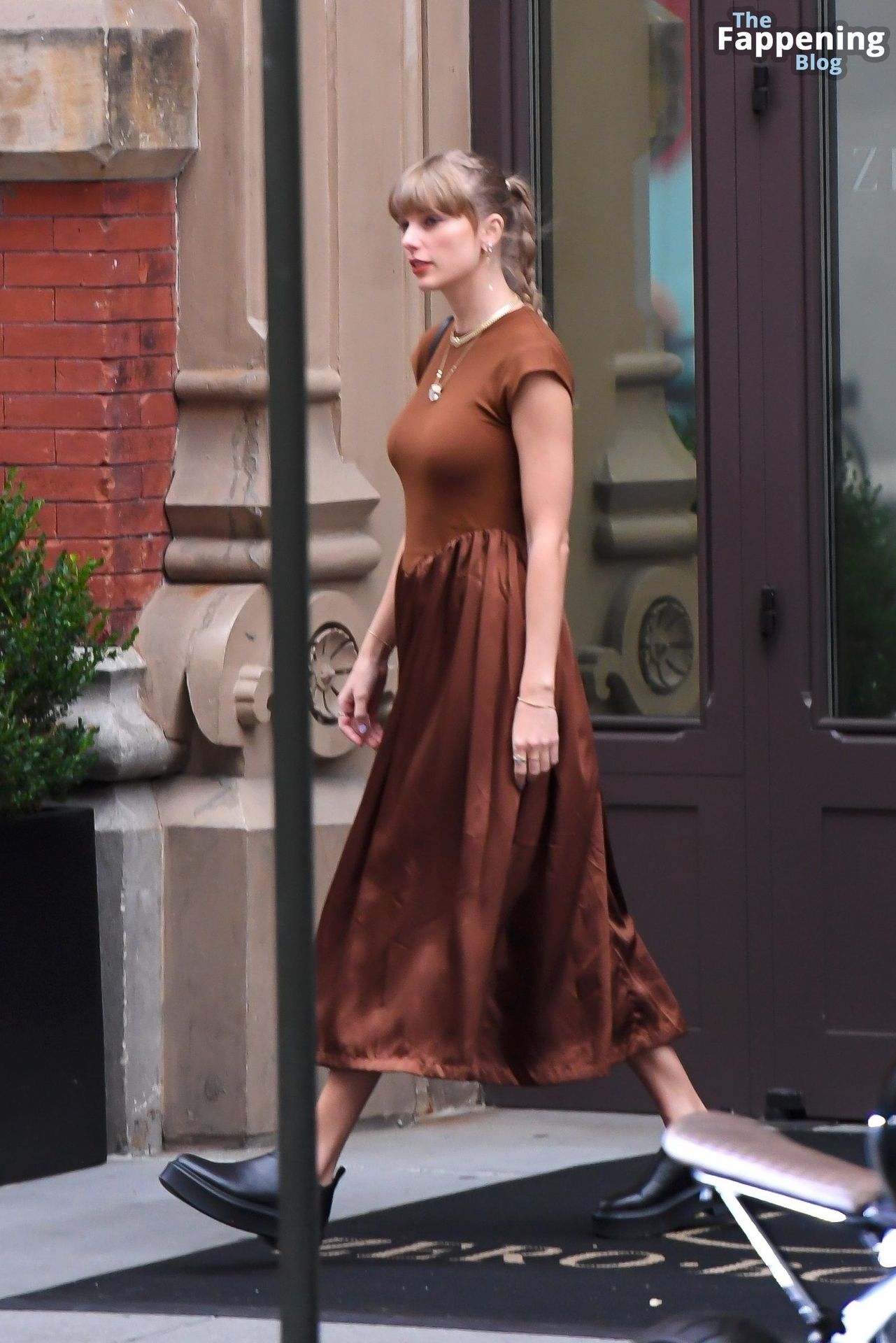 Taylor-Swift-NYC-Busty-Glamour-Zero-Bond-16-thefappeningblog.com_.jpg
