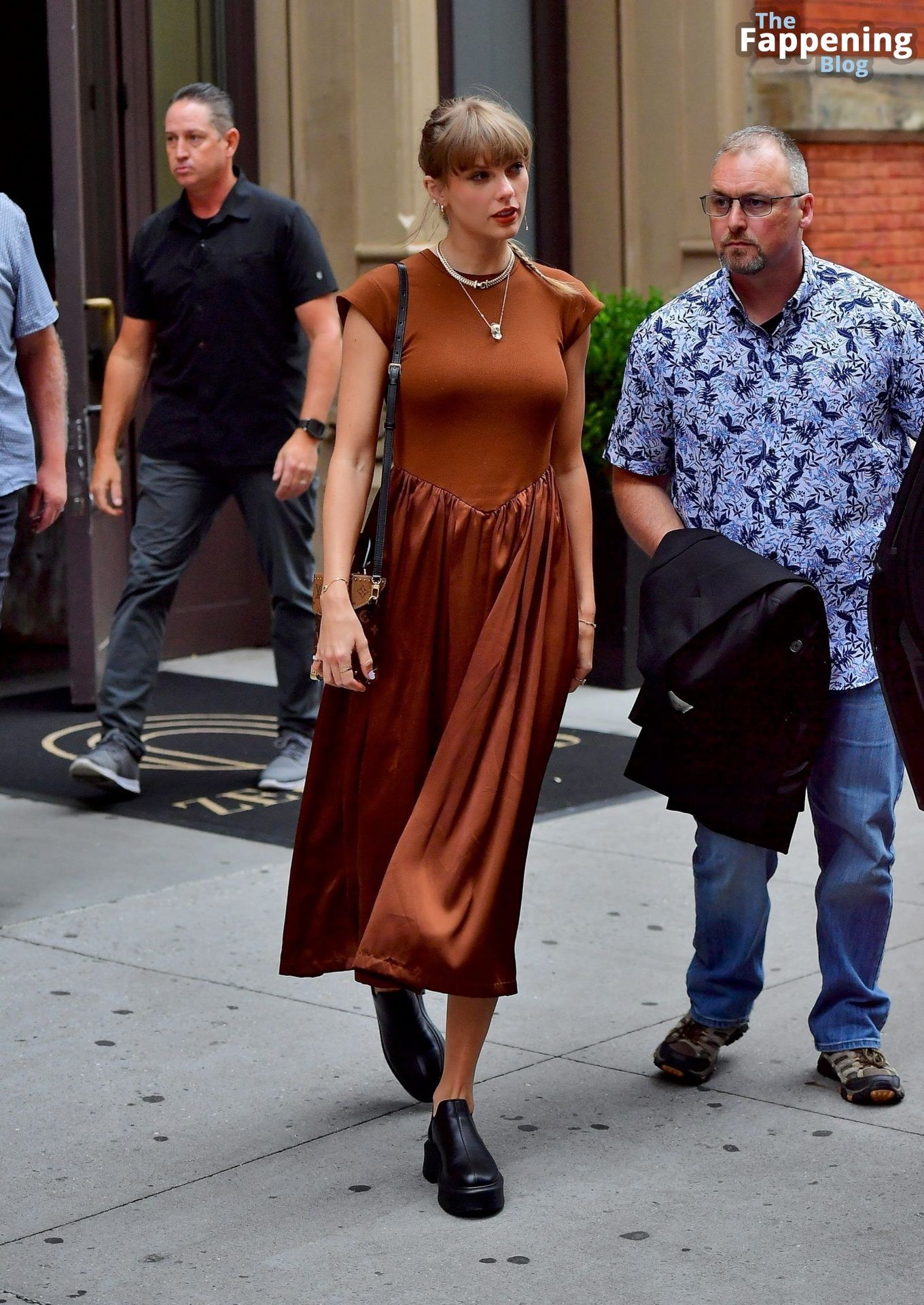 Taylor-Swift-NYC-Busty-Glamour-Zero-Bond-6-thefappeningblog.com_.jpg