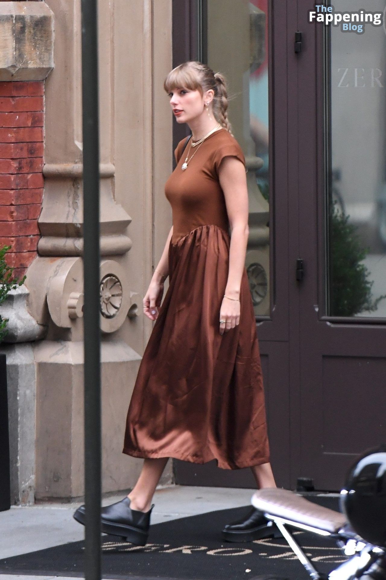 Taylor-Swift-NYC-Busty-Glamour-Zero-Bond-7-thefappeningblog.com_.jpg