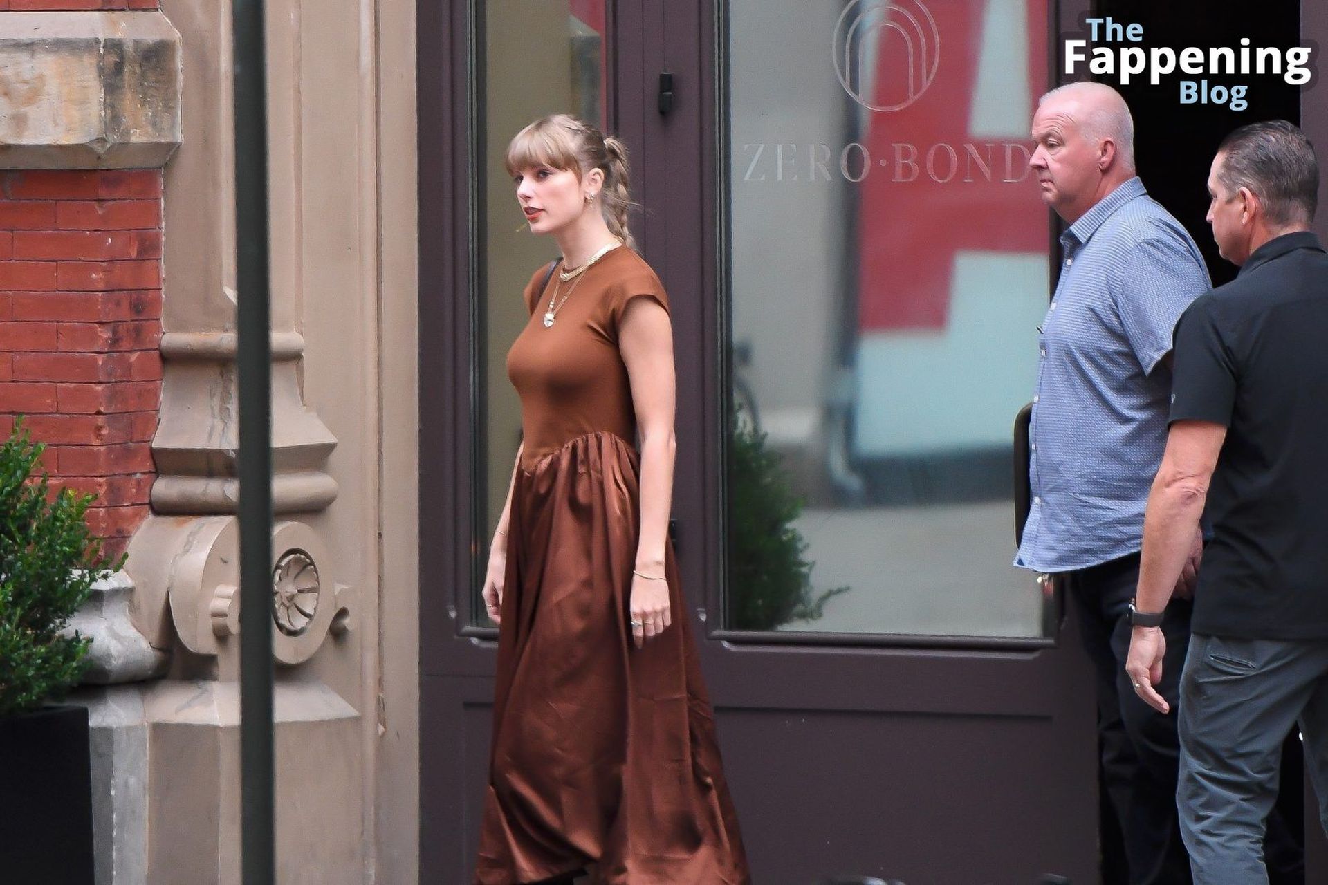 Taylor-Swift-NYC-Busty-Glamour-Zero-Bond-9-thefappeningblog.com_.jpg