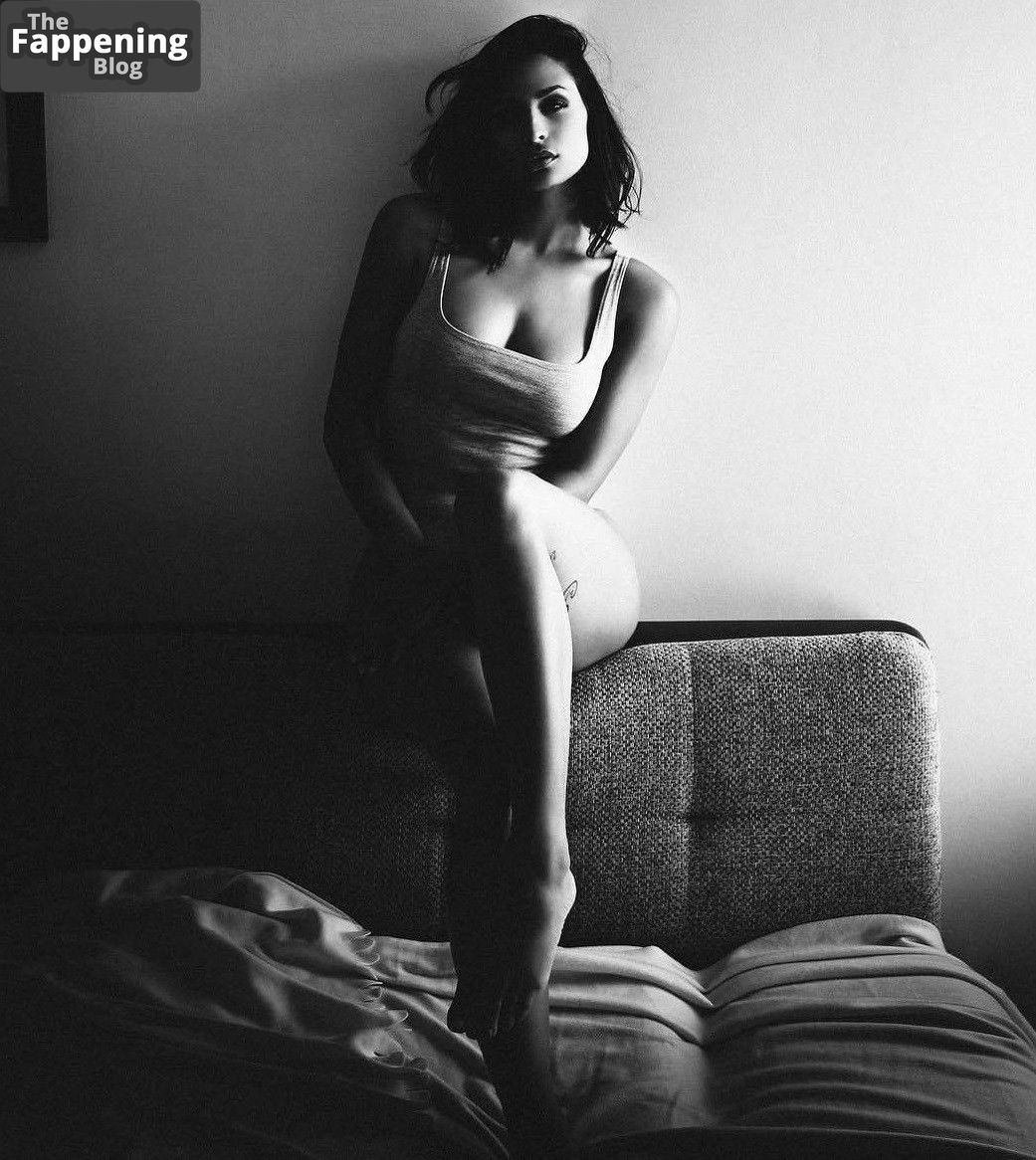 Amira Pocher Sexy (12 Photos)