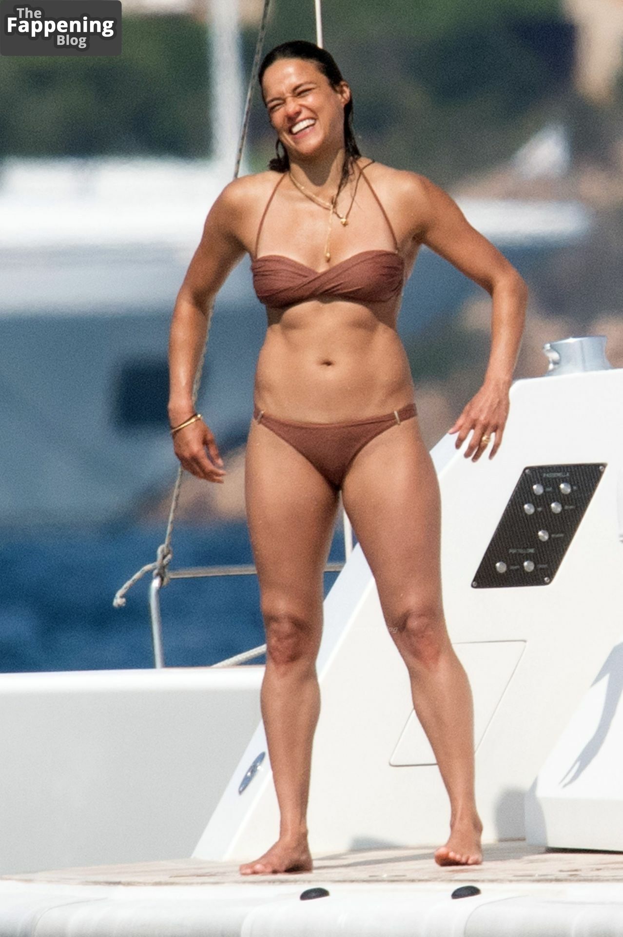 Michelle Rodriguez Sexy (9 Photos)