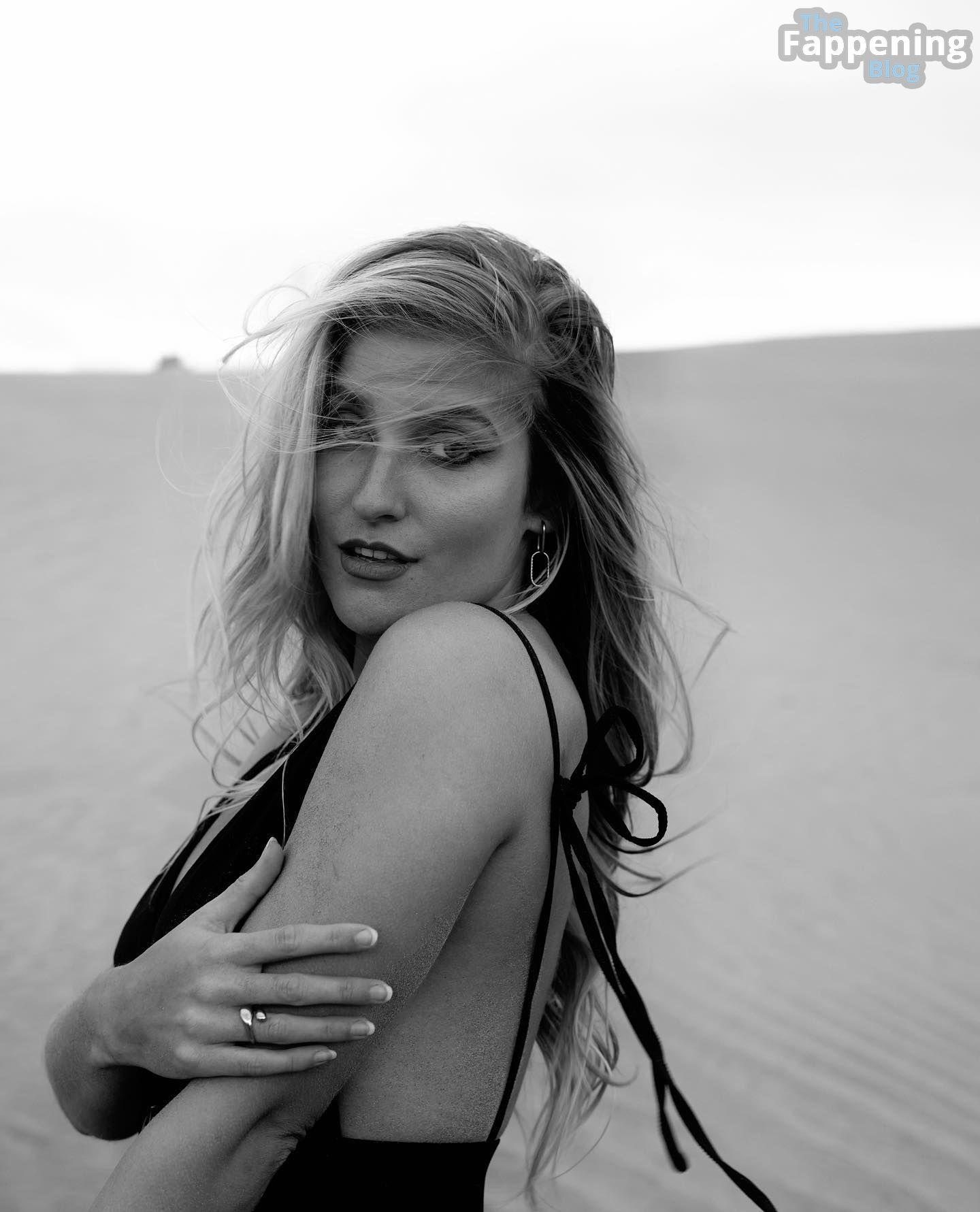 Sandra Janina Nude &amp; Sexy Collection (20 Photos)
