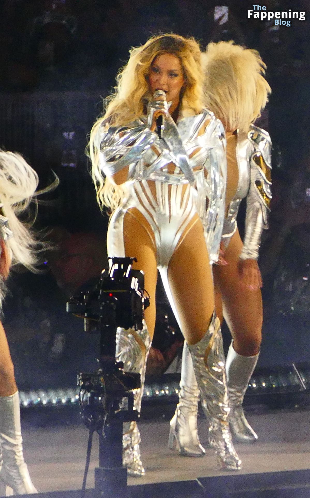 Beyoncé Sings Her Hits to Celeb-Filled Crowd in LA (53 Photos)