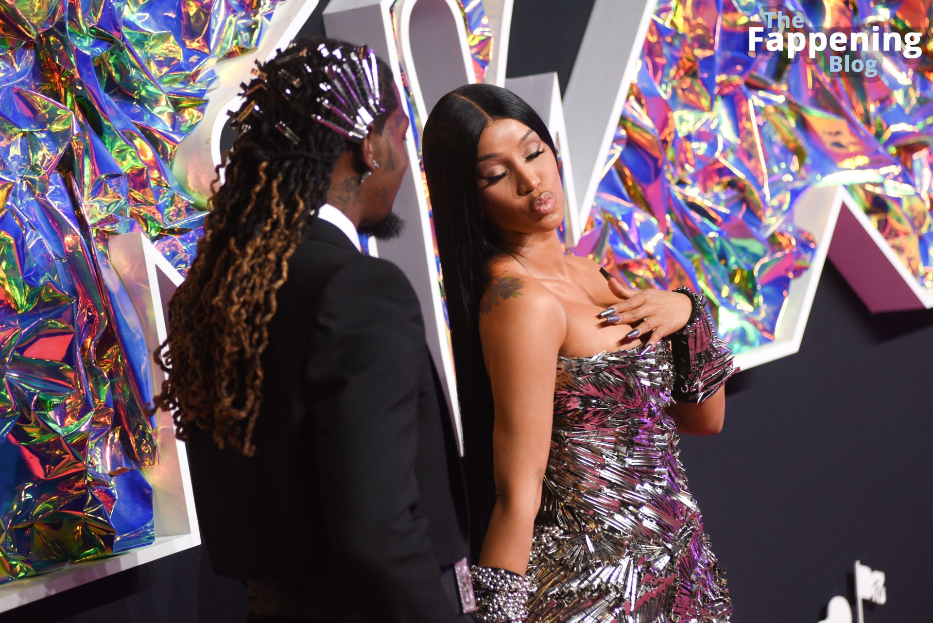 Cardi B Shows Off Nice Cleavage and Flashes Areolas at the MTV Music Video Awards (33 Photos)
