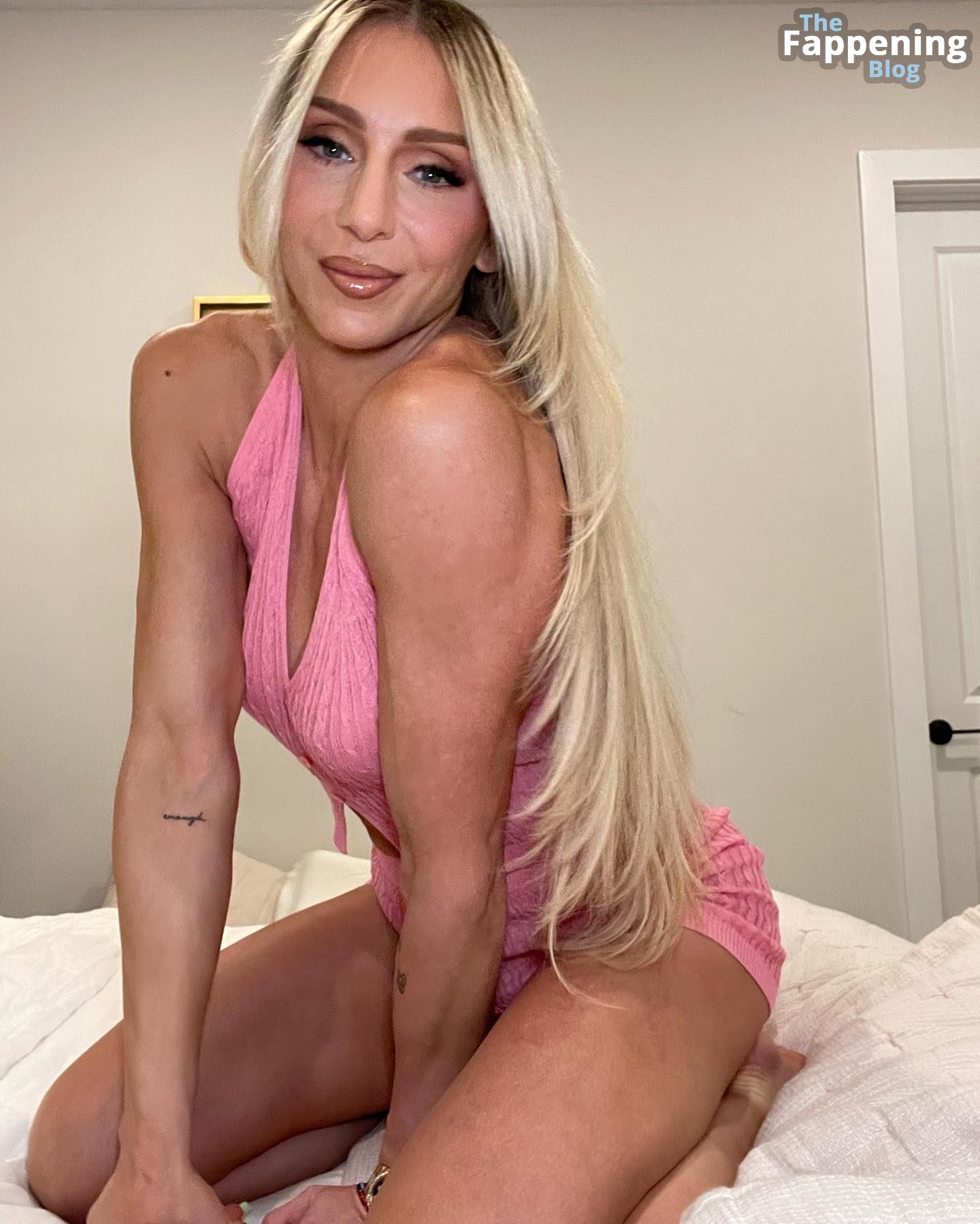 Charlotte Flair Hot (5 Photos)