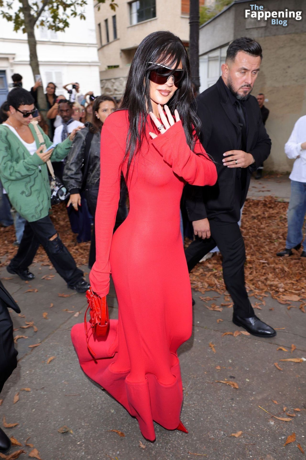 Kylie-Jenner-Sensational-Curves-Boobs-Paris-Fashion-Week-10-1-thefappeningblog.com_.jpg