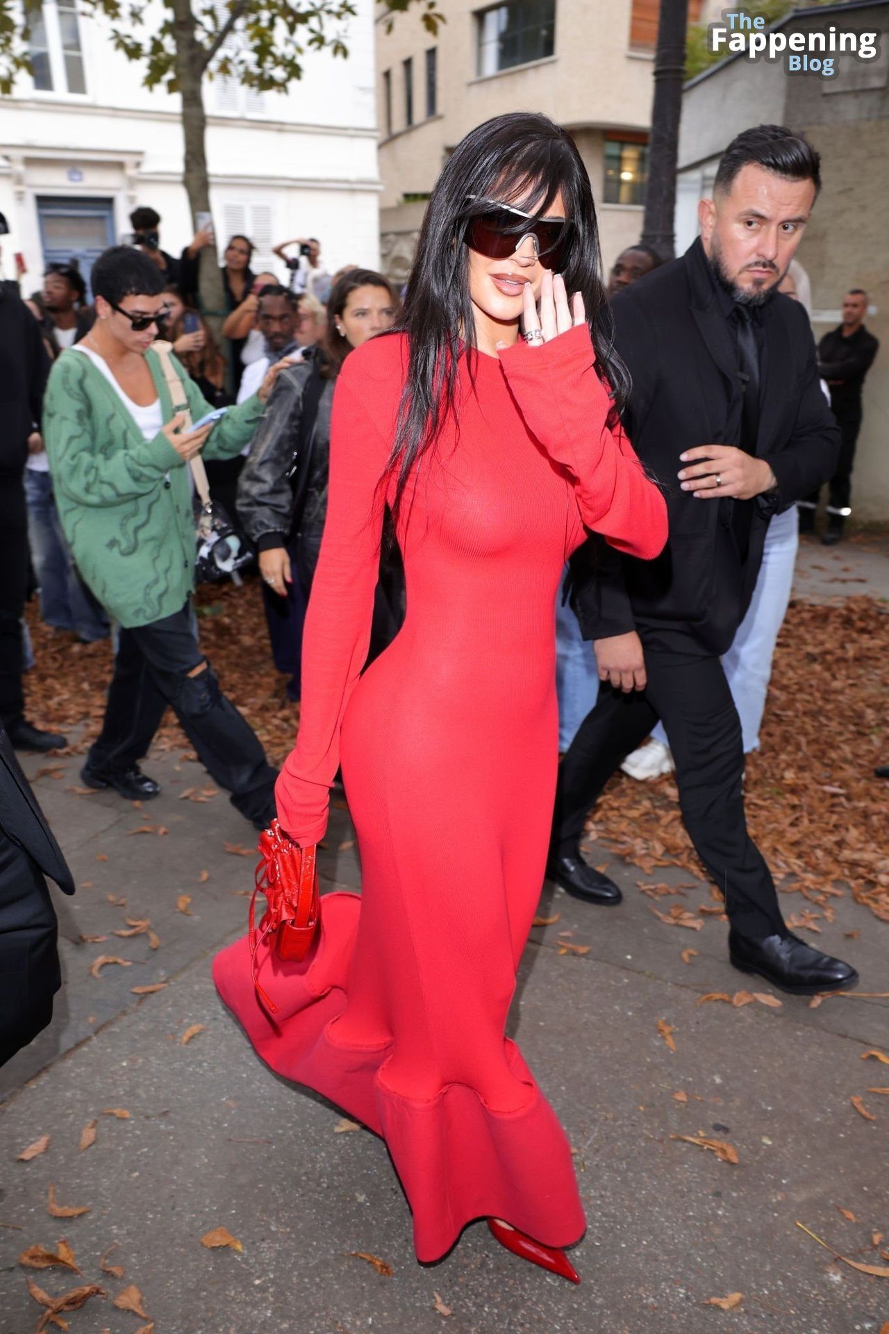 Kylie-Jenner-Sensational-Curves-Boobs-Paris-Fashion-Week-3-thefappeningblog.com_.jpg