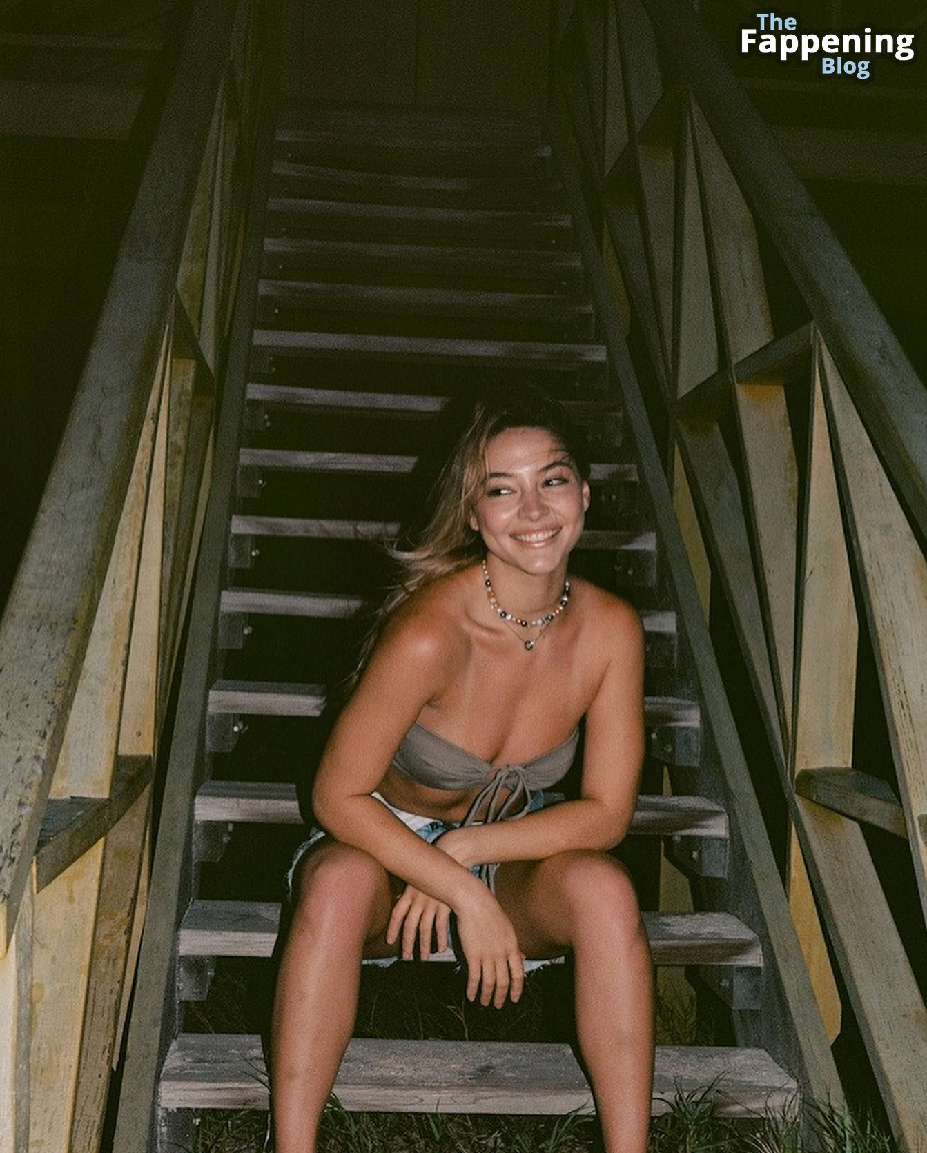Madelyn Cline Sexy (17 Photos)