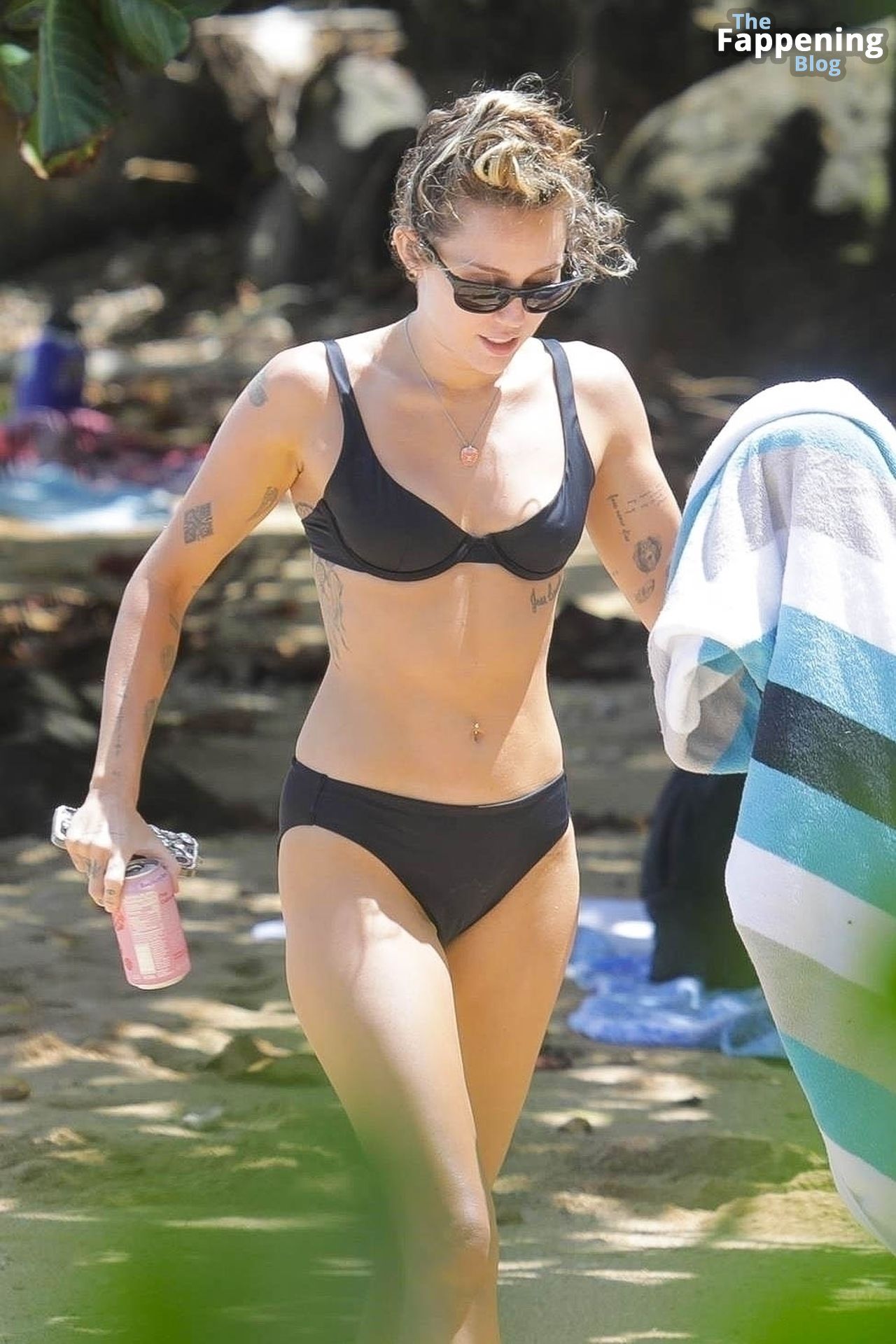 Miley Cyrus Enjoys Some Snorkeling During a Beach Day with Her Mother and Stepfather in Hawaii (66 Photos)