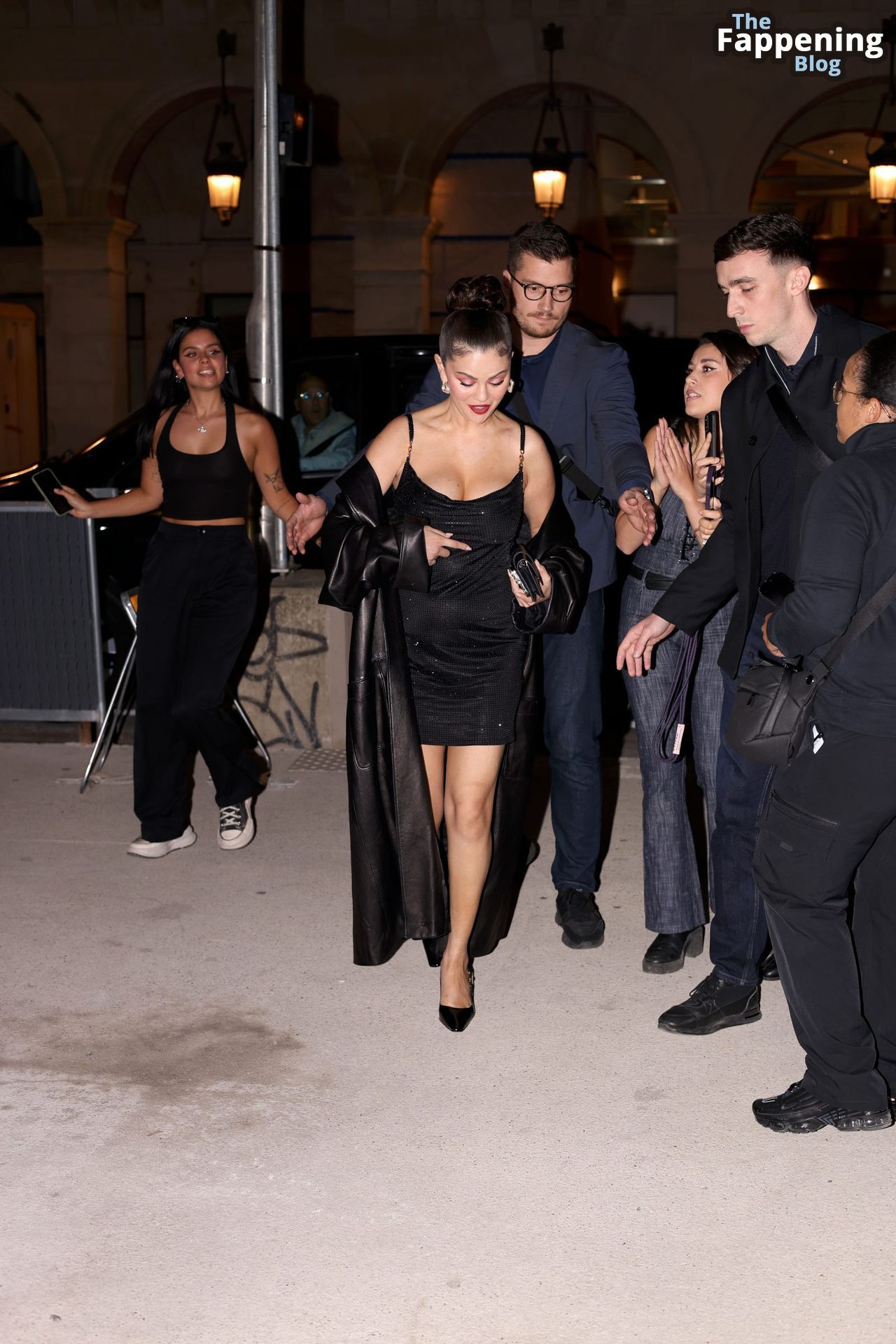 Selena Gomez Displays Her Sexy Boobs in Paris (86 Photos)