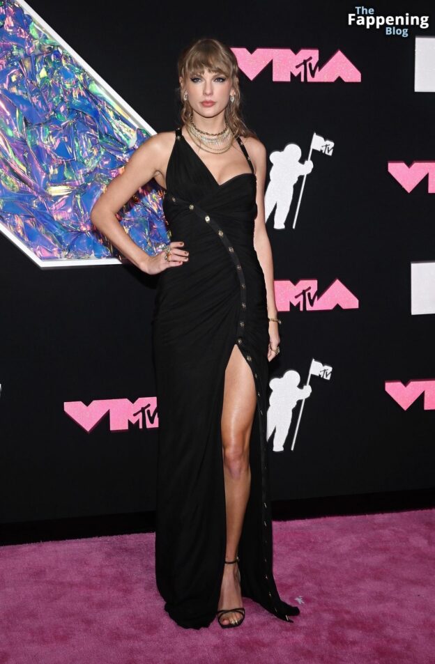 Taylor Swift Flaunts Her Sexy Legs And Cleavage At The Mtv Video Music Awards 155 Photos