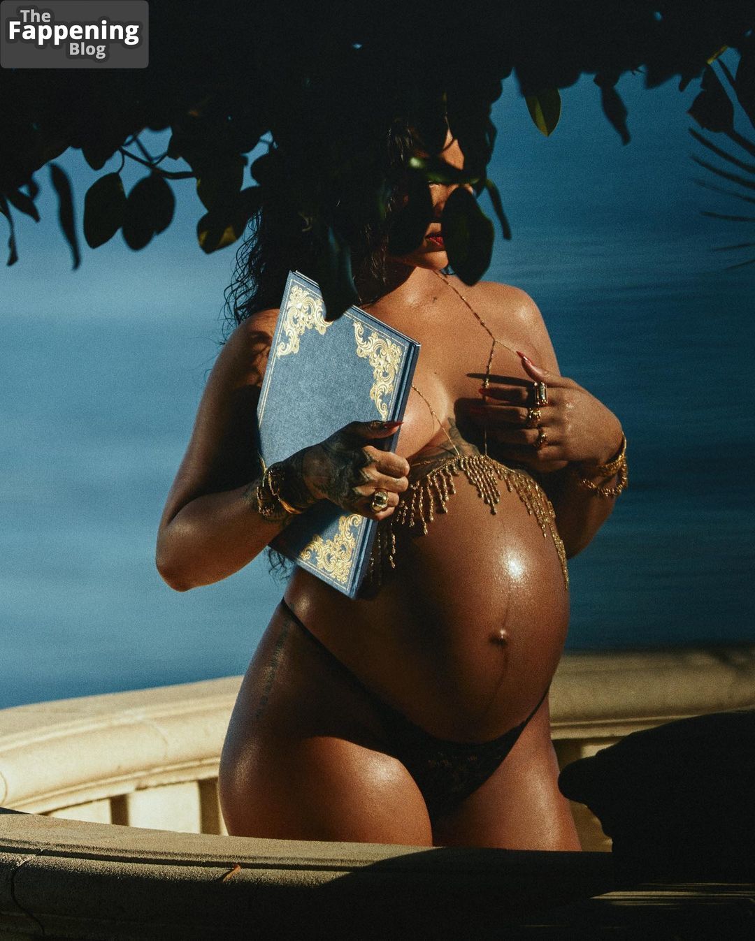Rihanna Nude &amp; Sexy Collection – Part 10 (150 Photos)