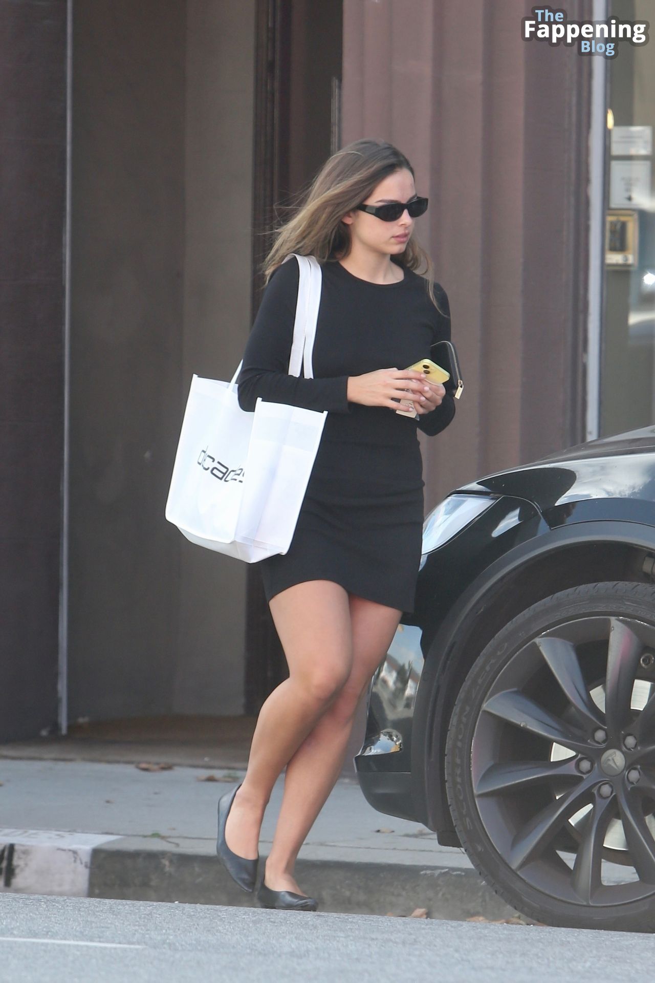 Addison Rae Flaunts Toned Legs During a Shopping Trip at Decades in WeHo (21 Photos)