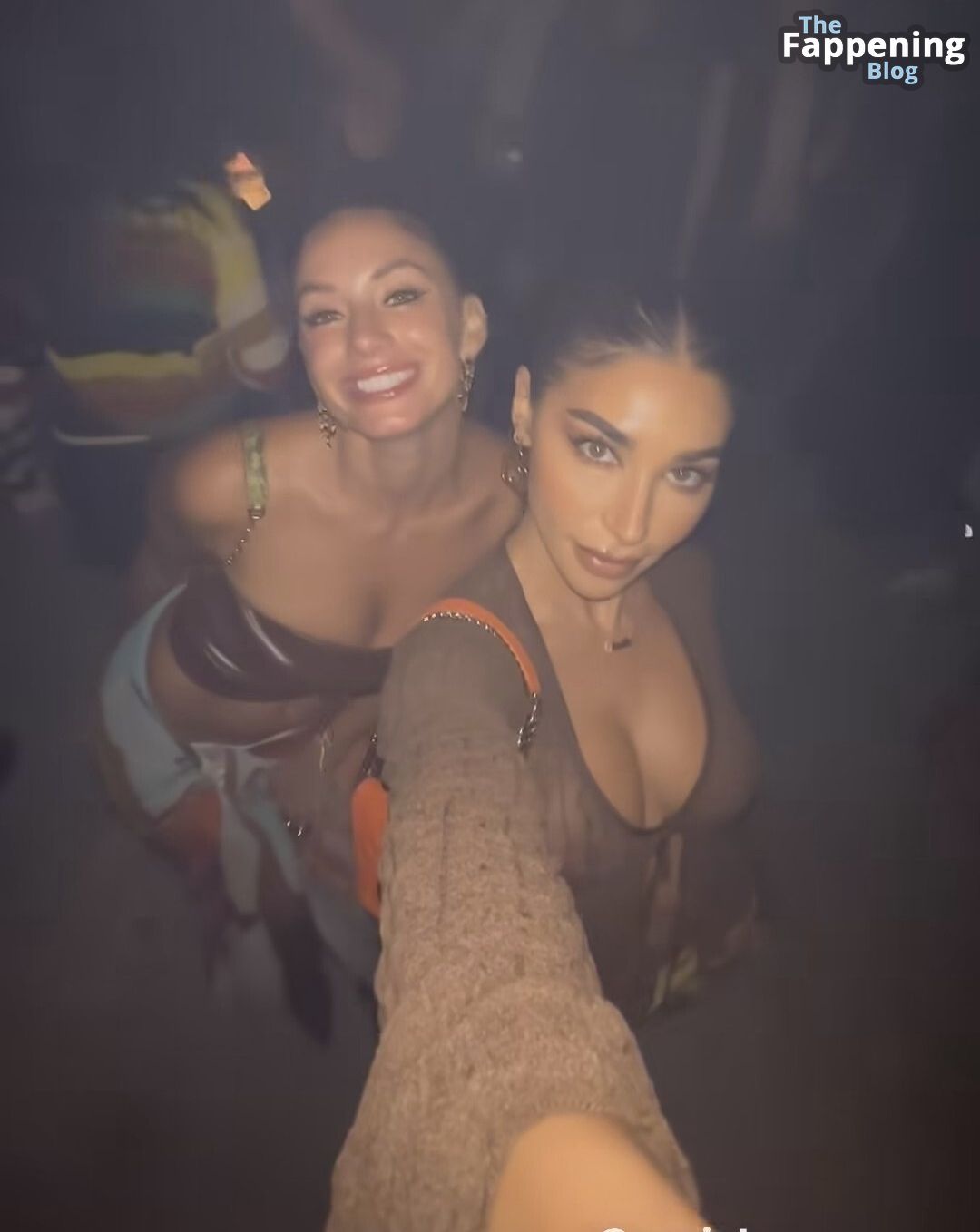 Chantel Jeffries Flashes Her Nude Tits (6 Photos)