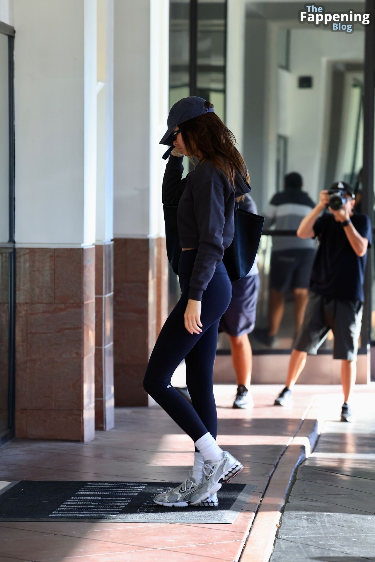 Kendall Jenner Rushes Into a Building Avoiding the Cameras (71 Photos)