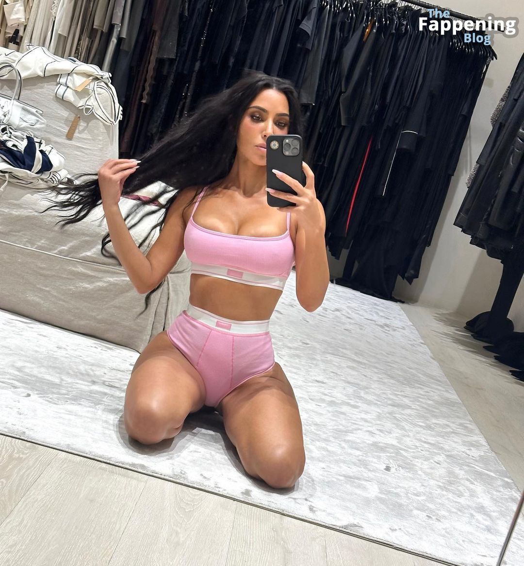Kim-Kardashian-in-Pink-Underwear-thefappeningblog.com_.jpg